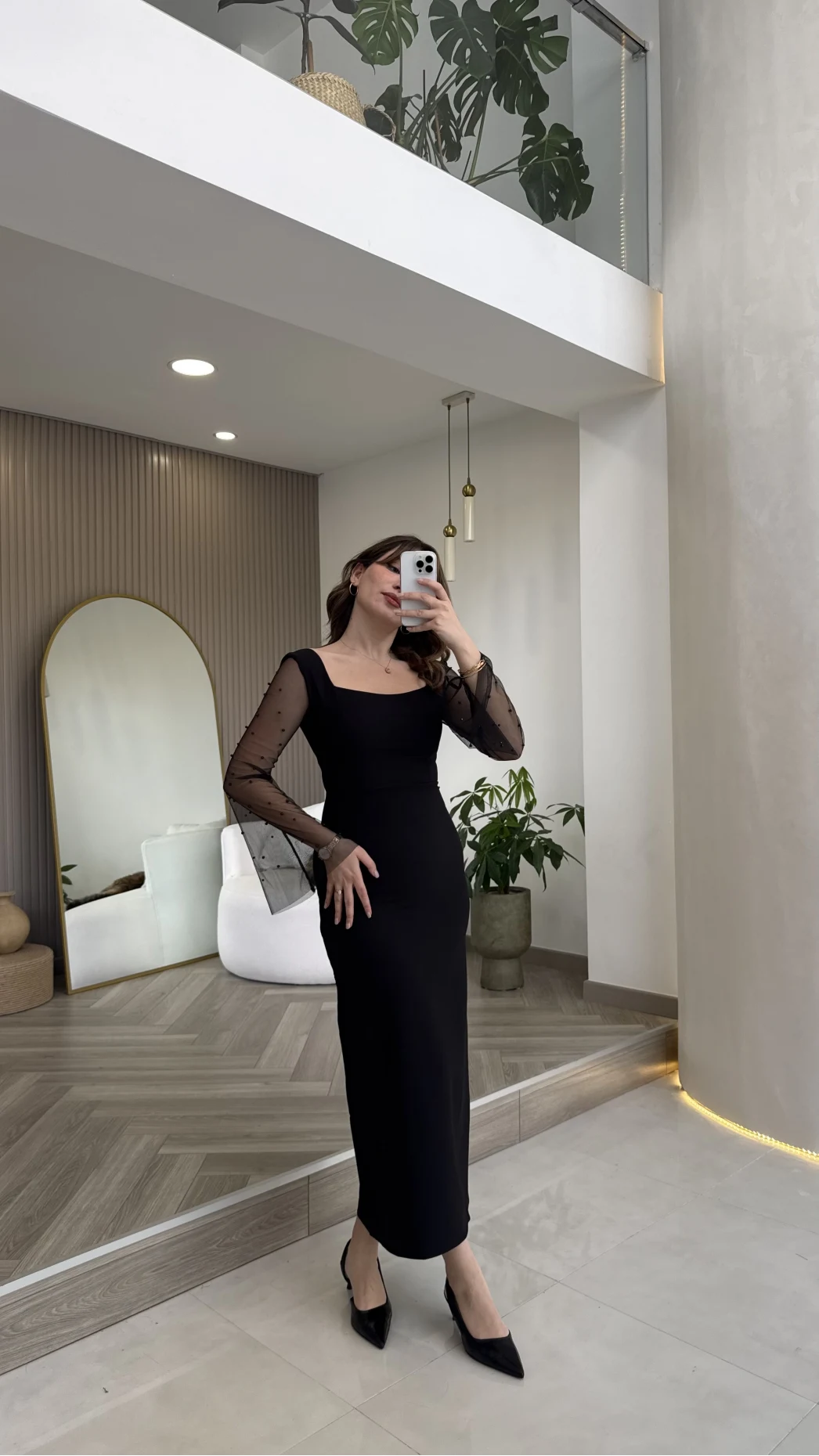 Kare Yaka İnci Detay Yırtmaçlı Elbise - Siyah