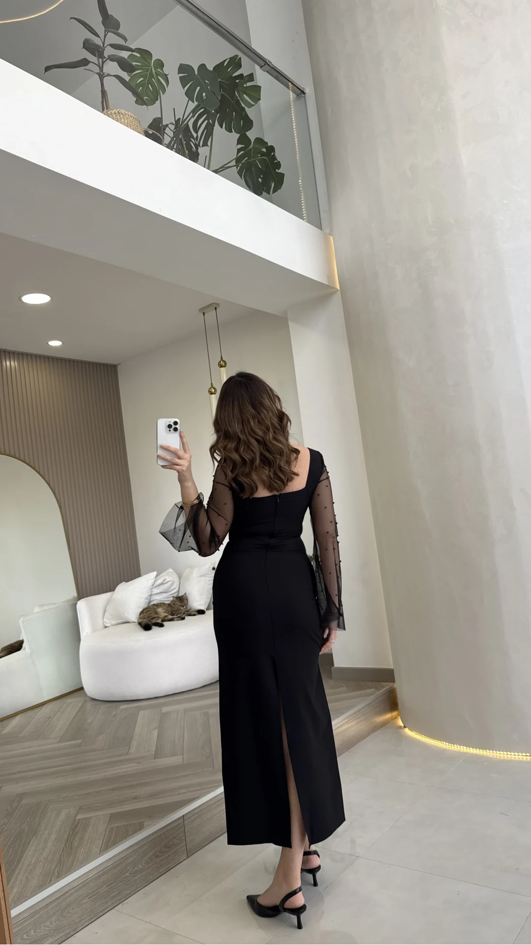 Kare Yaka İnci Detay Yırtmaçlı Elbise - Siyah