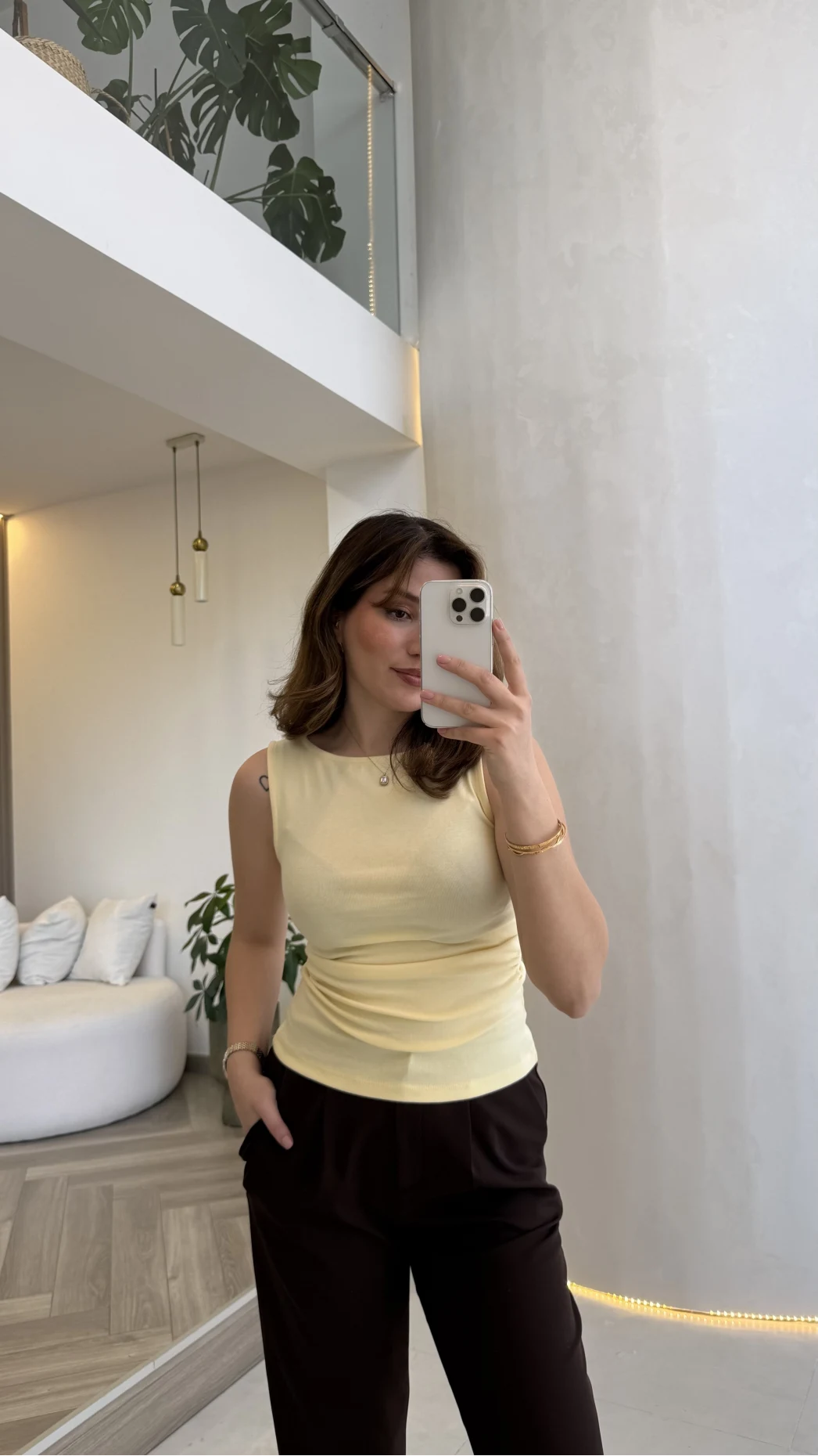 Dilvin Sıfır Kol Beli Büzgü Detaylı Kayık Yaka Body - Sarı - Kod: 31589