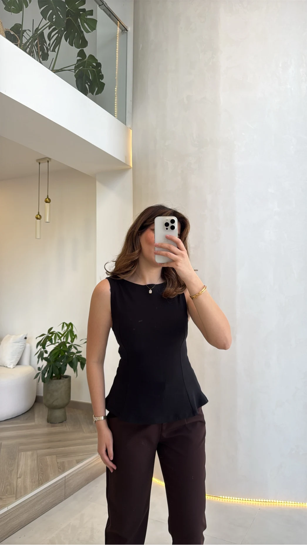 Dilvin Bele Oturan Sıfır Kol Volanlı Body - Siyah - Kod: 21001