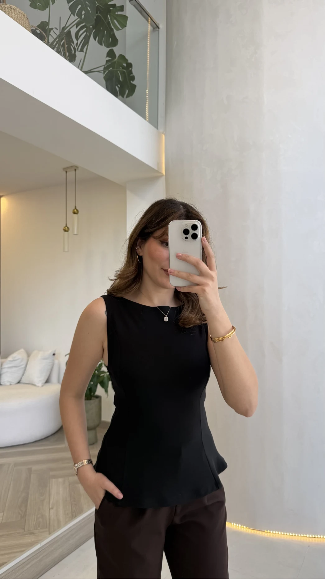 Dilvin Bele Oturan Sıfır Kol Volanlı Body - Siyah - Kod: 21001