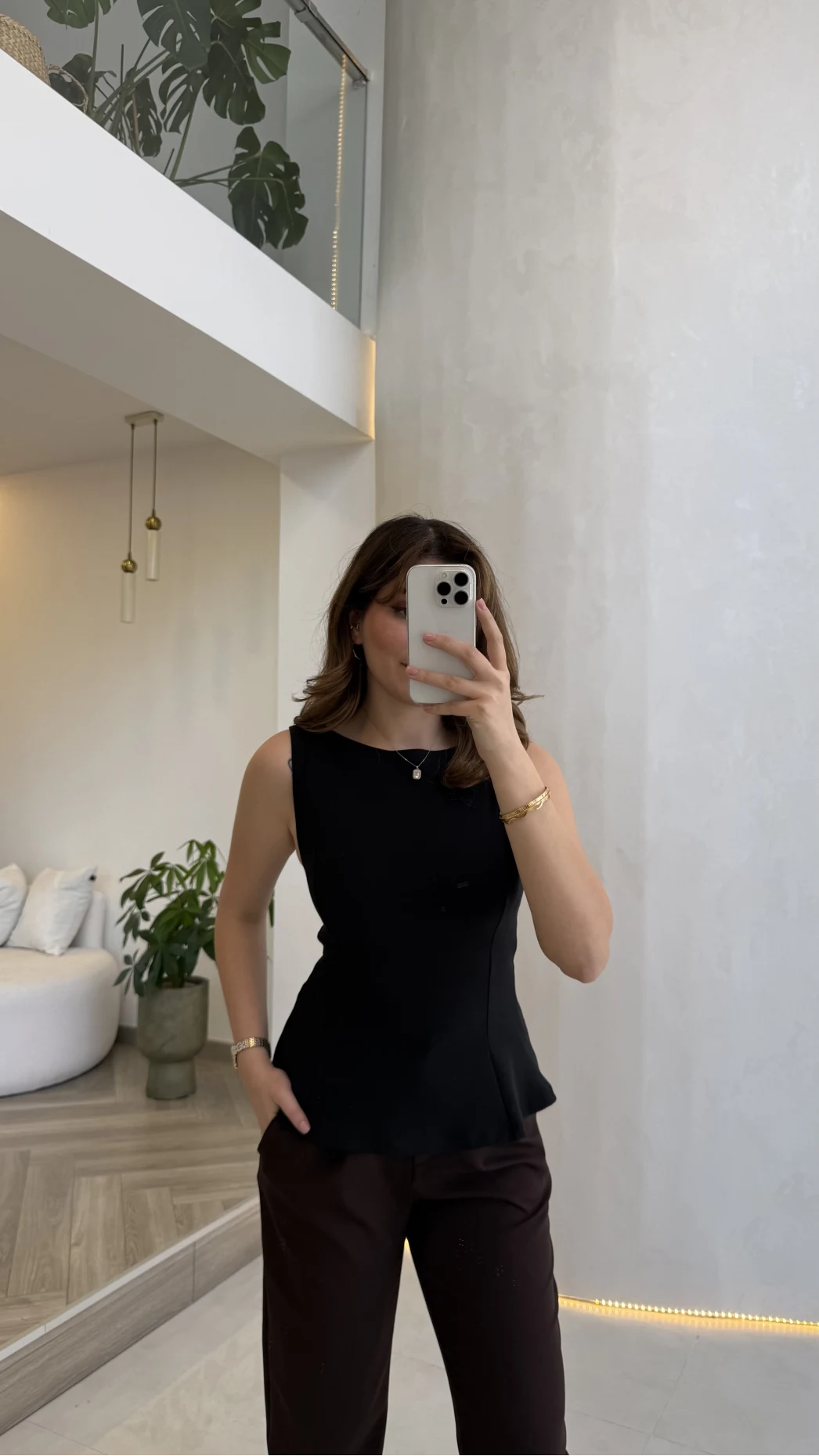 Dilvin Bele Oturan Sıfır Kol Volanlı Body - Siyah - Kod: 21001