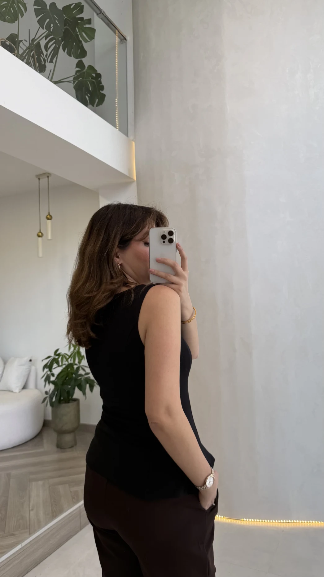 Dilvin Bele Oturan Sıfır Kol Volanlı Body - Siyah - Kod: 21001