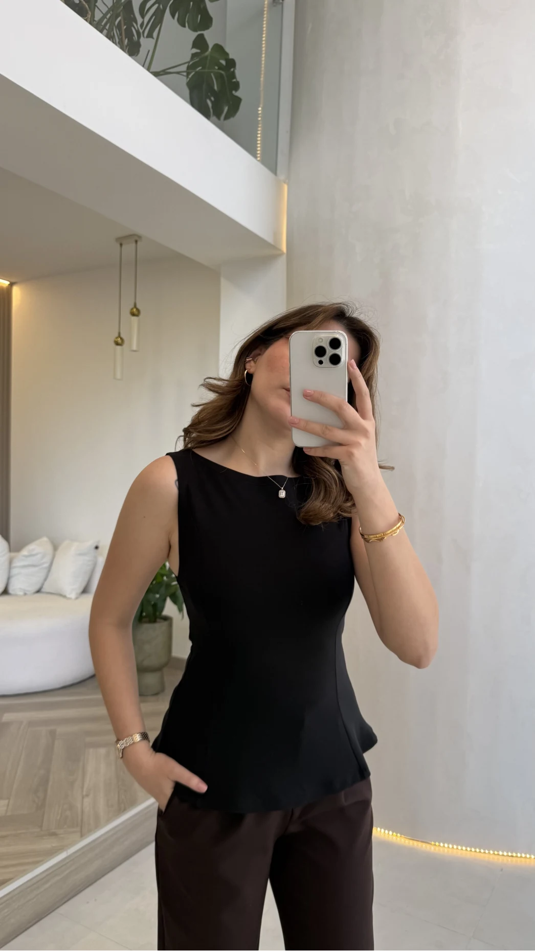 Dilvin Bele Oturan Sıfır Kol Volanlı Body - Siyah - Kod: 21001