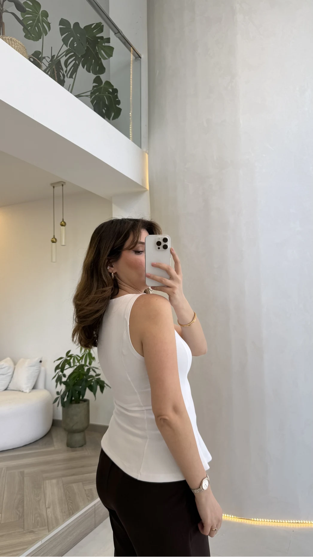 Dilvin Bele Oturan Sıfır Kol Volanlı Body - Beyaz - Kod: 21001