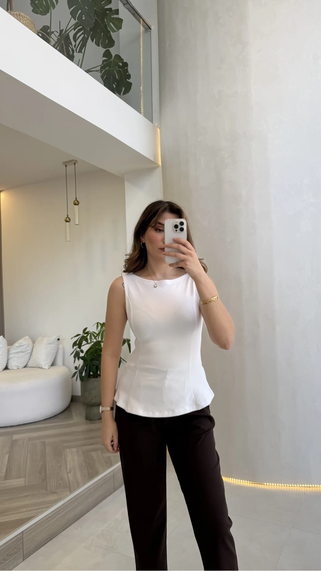 Dilvin Bele Oturan Sıfır Kol Volanlı Body - Beyaz - Kod: 21001