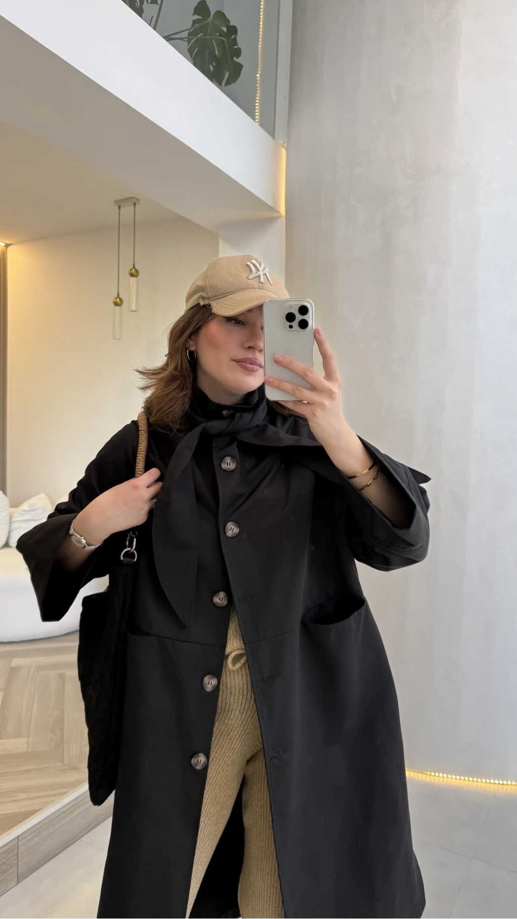 Fularlı Yırtmaç Detay Trençkot - Siyah - Kod: 600