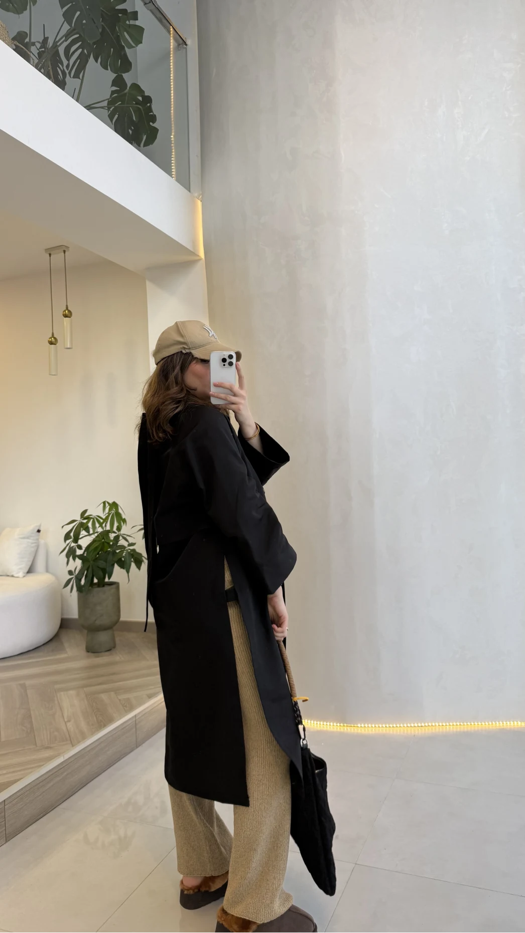 Fularlı Yırtmaç Detay Trençkot - Siyah - Kod: 600