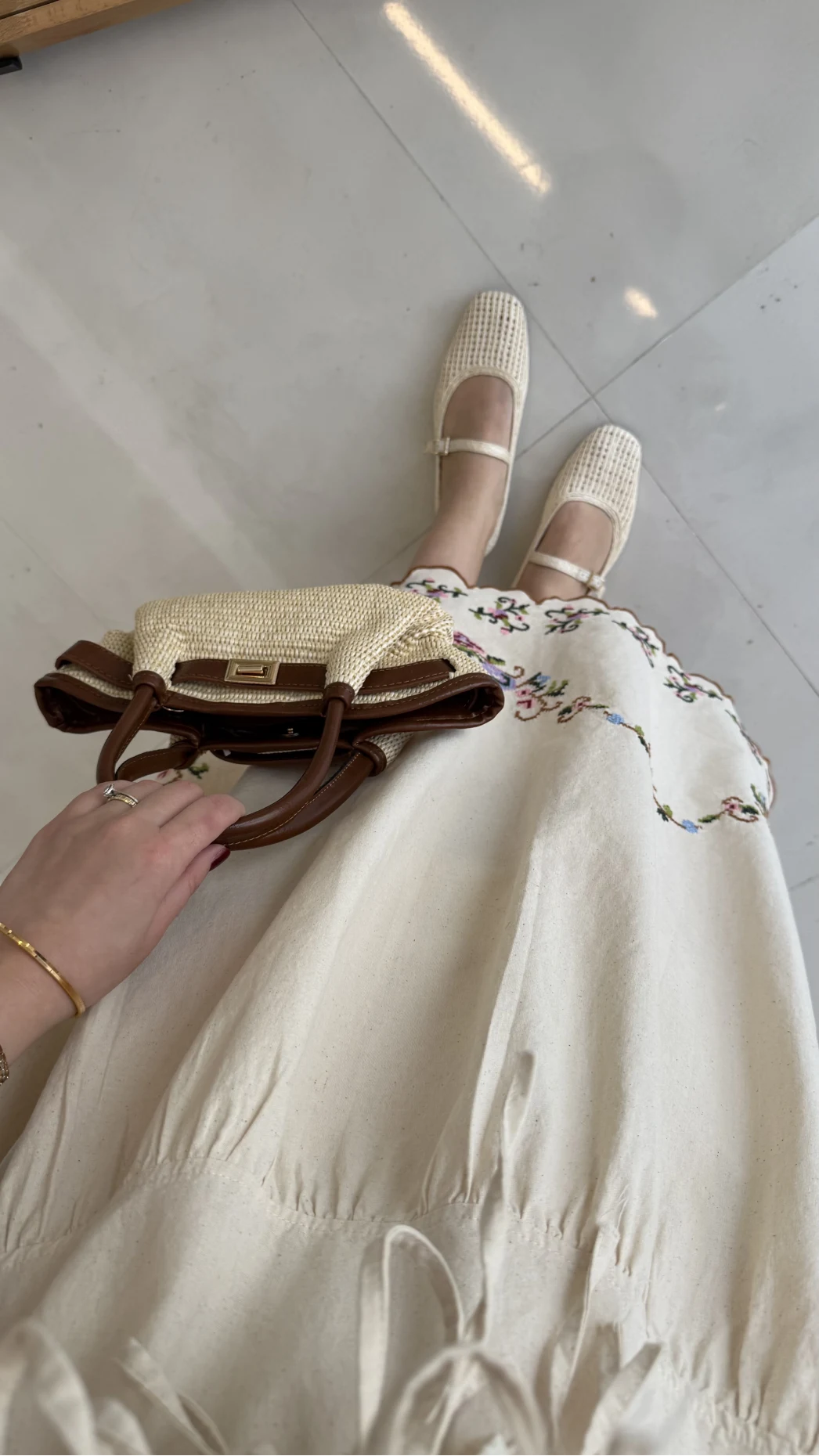 Renkli Nakış Kumaş Bluz Etek Takım - Bej