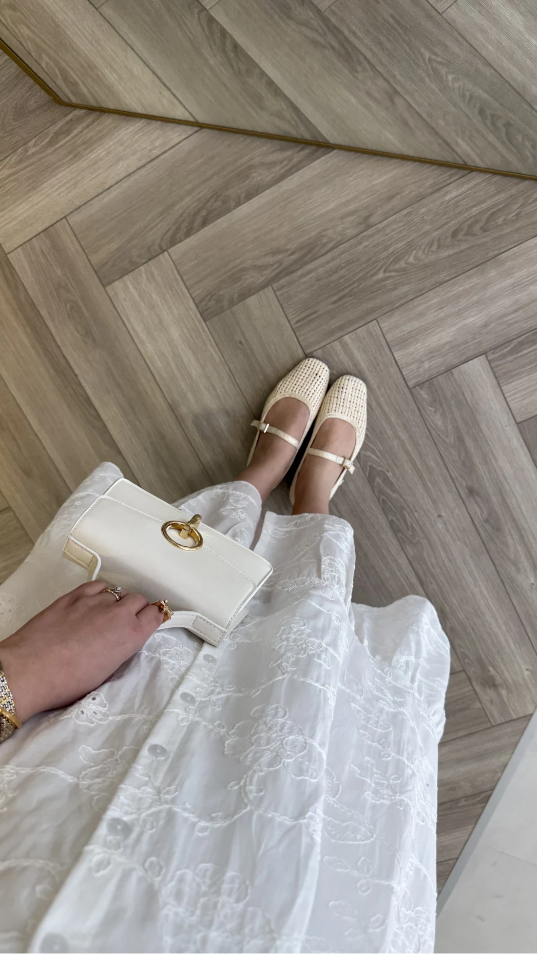 V Yaka Balon Kol Çiçek Nakışlı Kemerli Pamuk Elbise - Beyaz - Kod: 3076