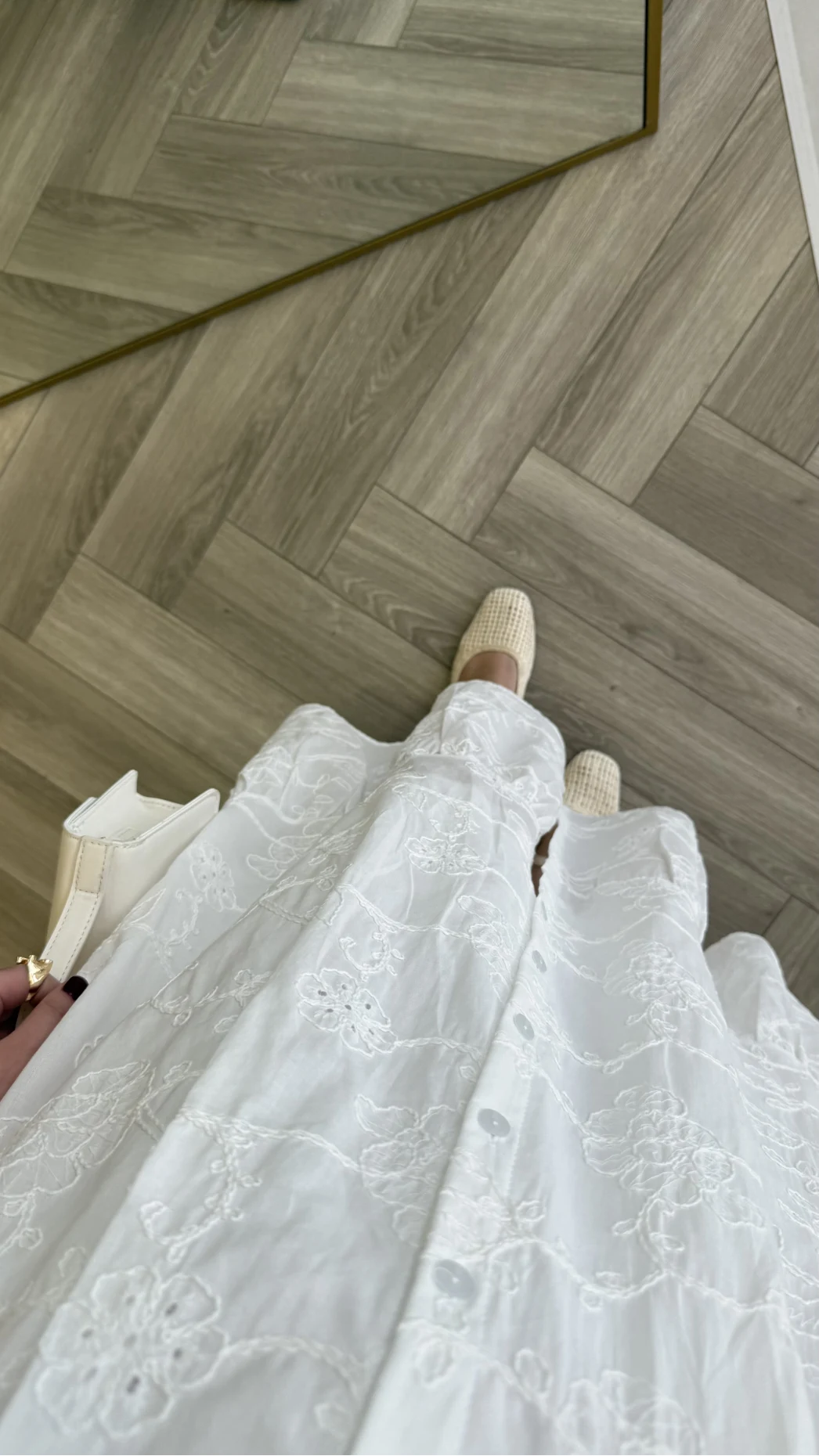 V Yaka Balon Kol Çiçek Nakışlı Kemerli Pamuk Elbise - Beyaz - Kod: 3076