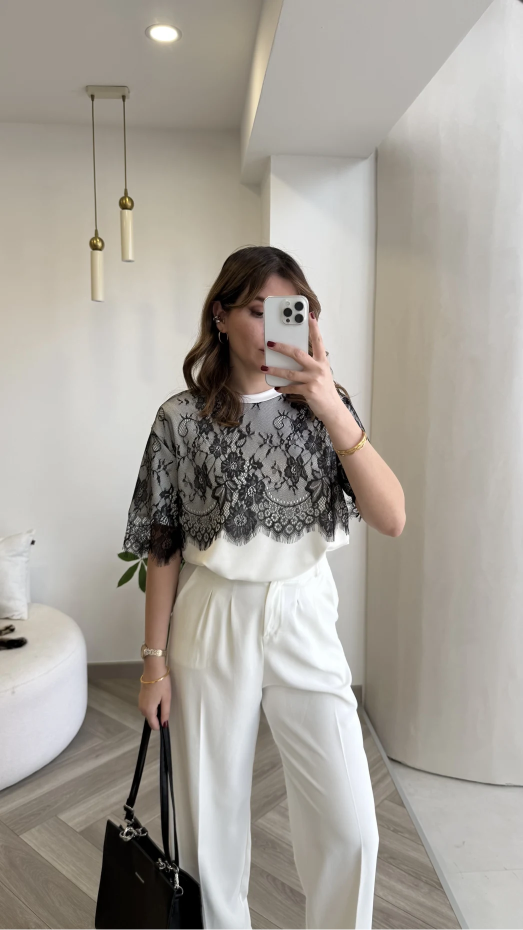 Siyah Dantelli Ekru T-shirt - Kod: 1092