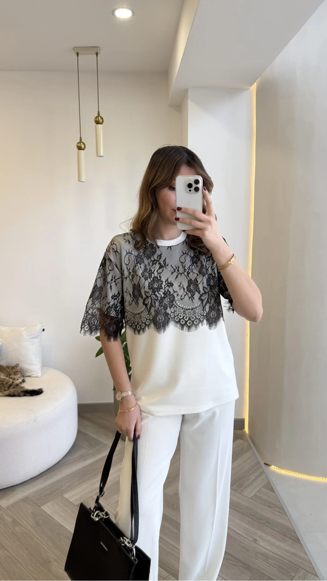 Siyah Dantelli Ekru T-shirt - Kod: 1092