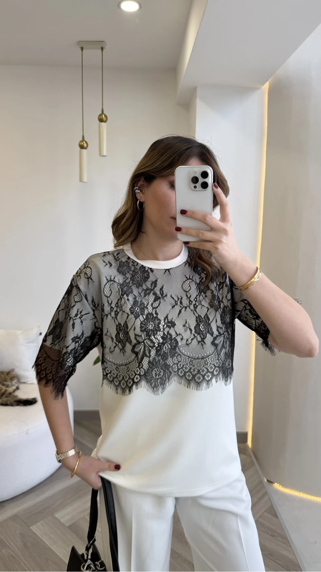 Siyah Dantelli Ekru T-shirt - Kod: 1092