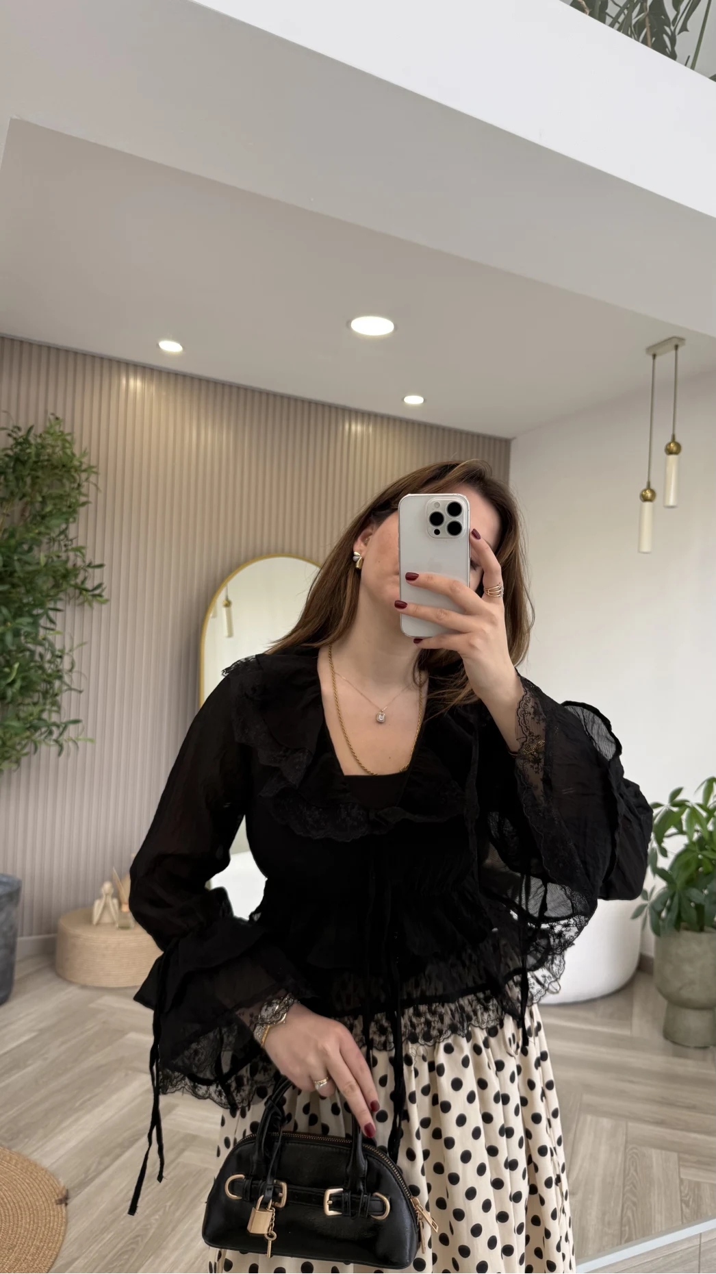 Sebastian Dantel Detay Fırfırlı Bluz - Siyah - Kod: 1075