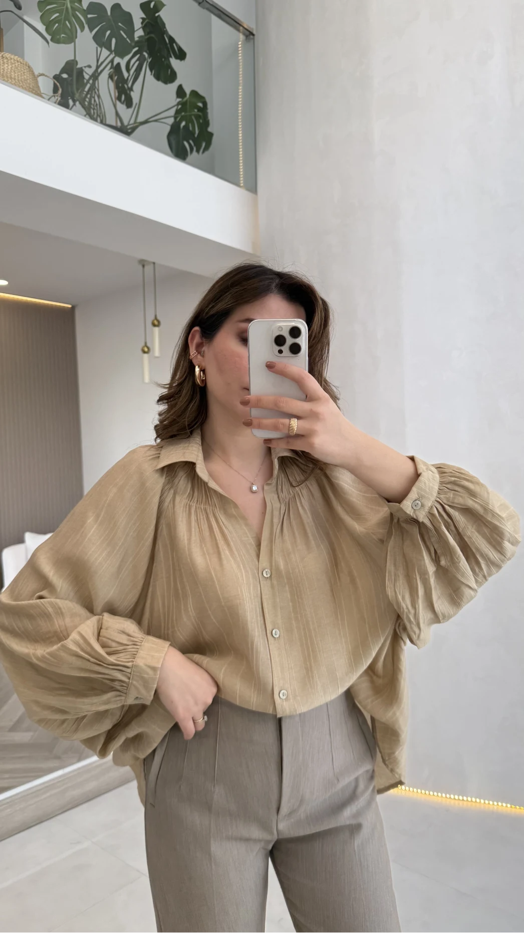 Sweden Yakası Gipeli Balon Kol V Yaka Çizgili Gömlek - Açık Haki - Kod: 580768