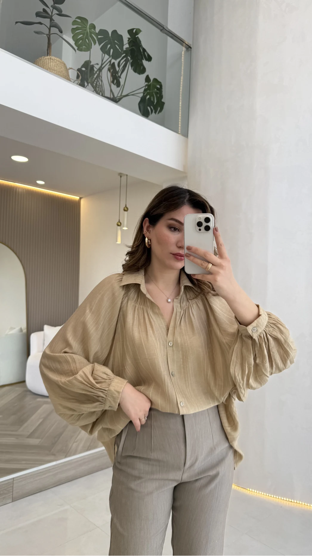 Sweden Yakası Gipeli Balon Kol V Yaka Çizgili Gömlek - Açık Haki - Kod: 580768