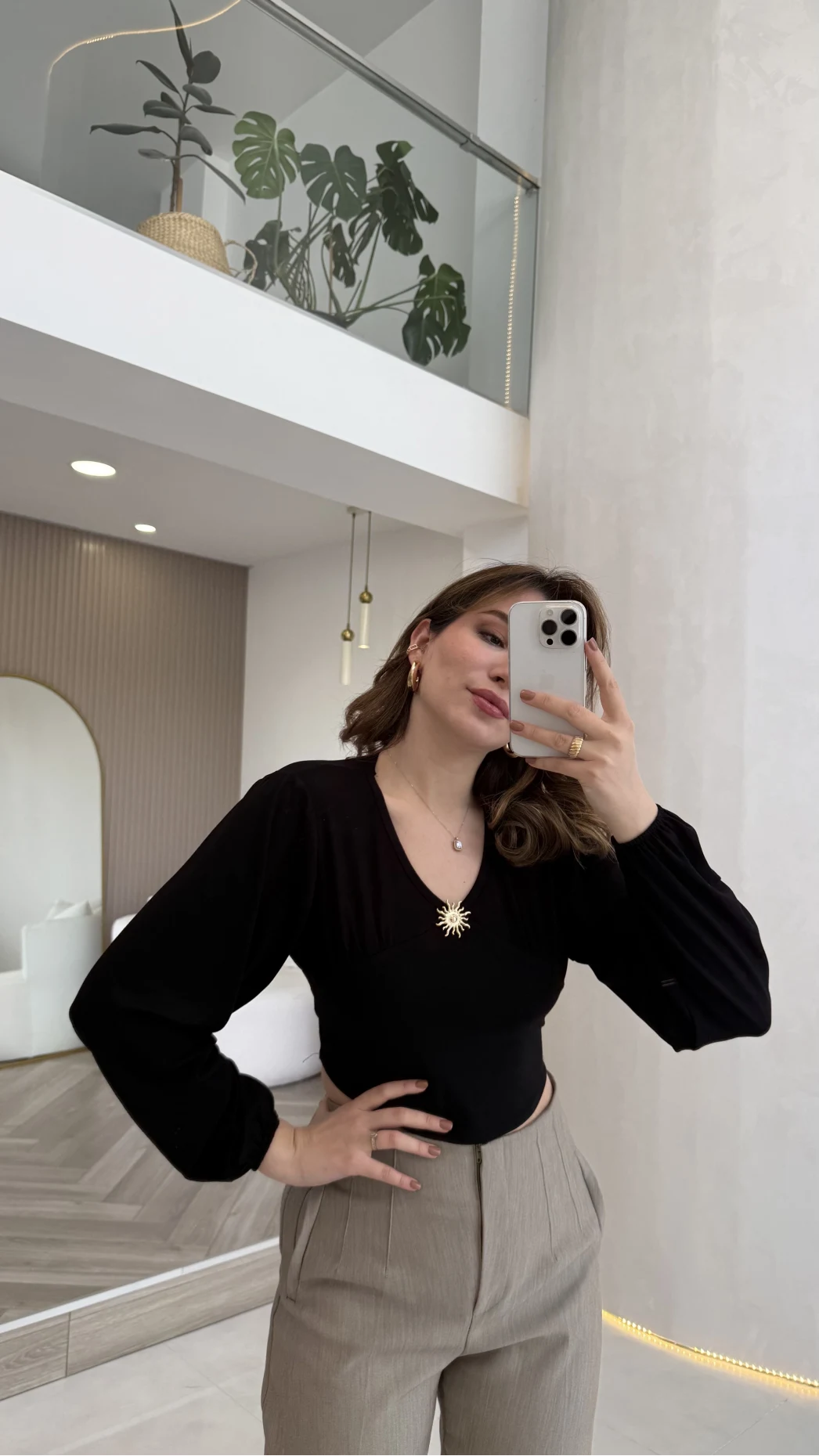 Sun Aksesuar Detay Bağlamalı Bluz - Siyah - Kod: 1032