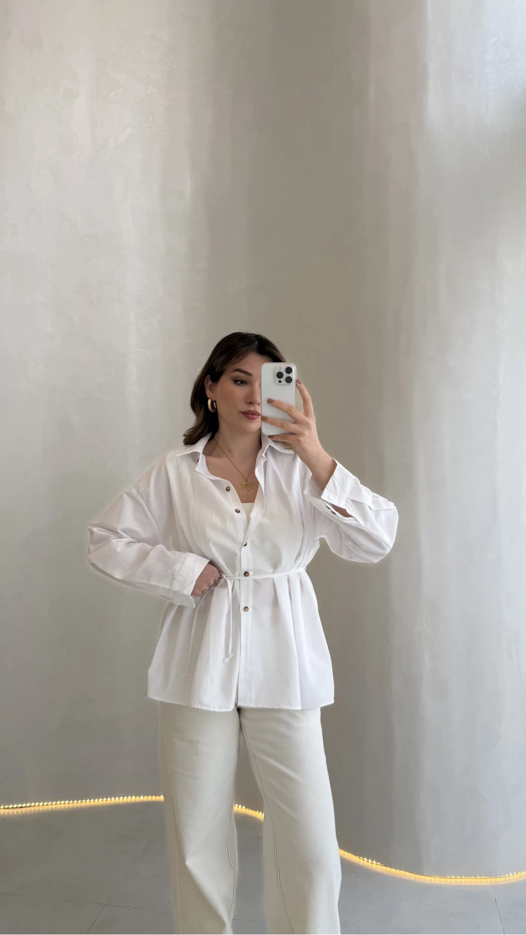 Arkası Pile Detay Bağcıklı Pamuklu Gömlek - Beyaz - Kod: 2206