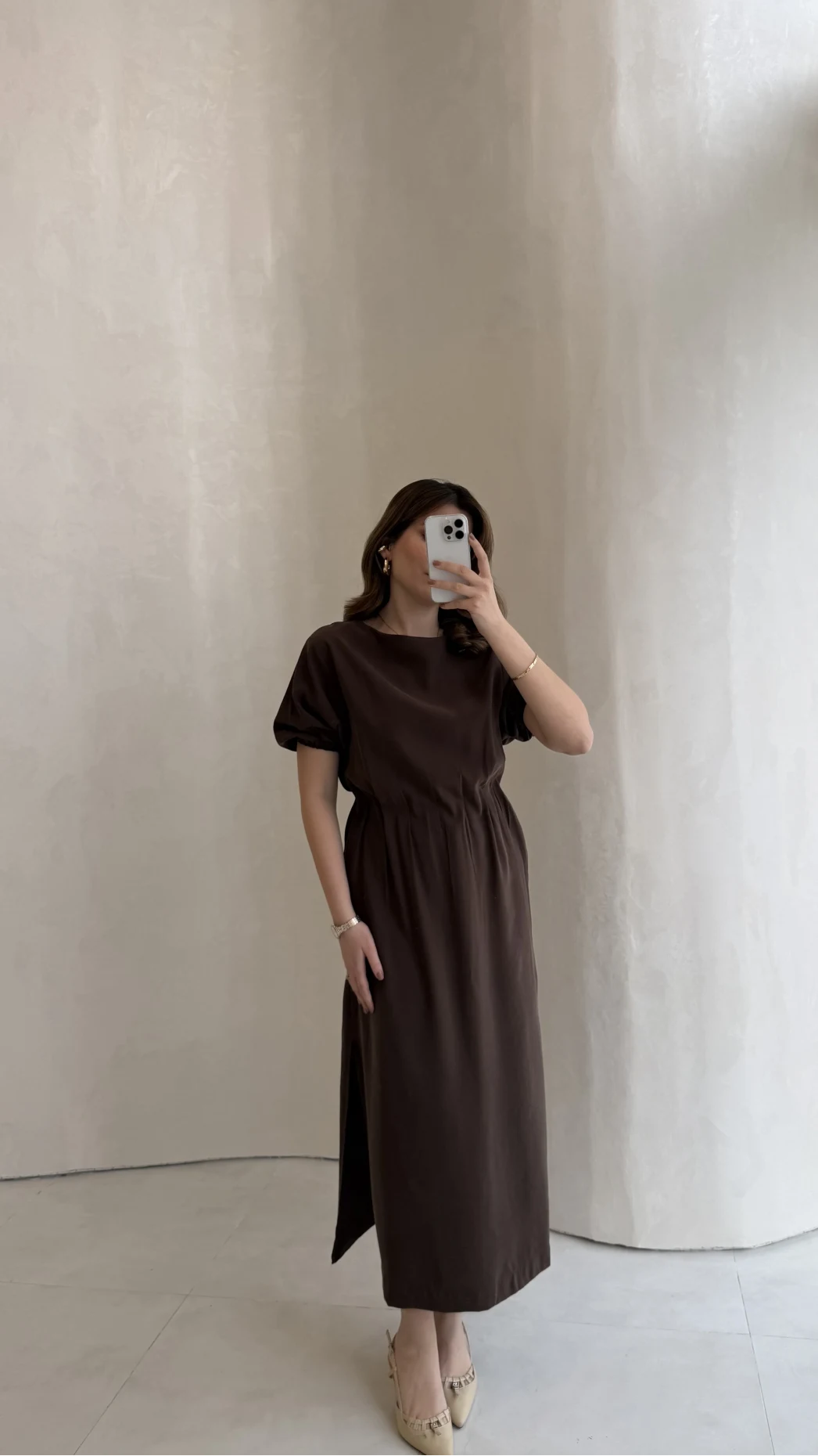 Balon Kol Yırtmaçlı Beli Pileli Pamuk Kumaş Elbise - Kahve - Kod: 060