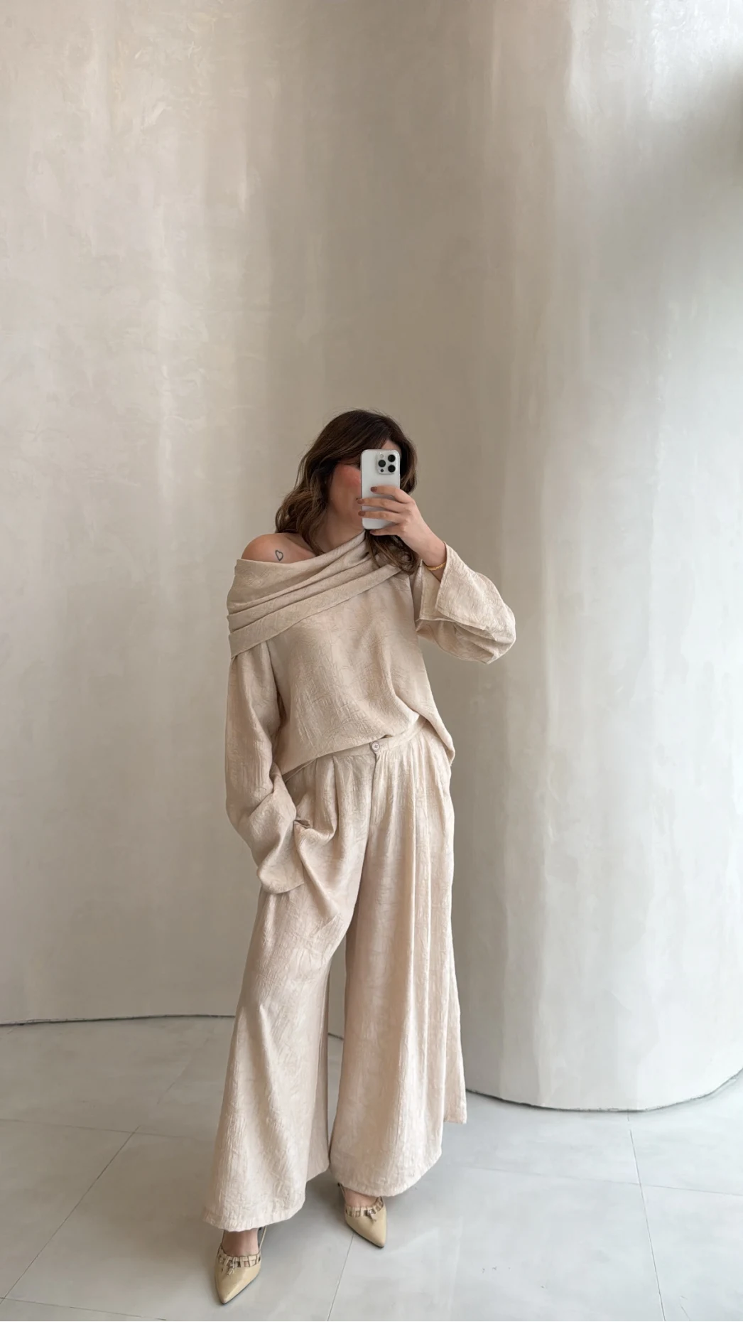 Madonna Yaka Bluz Geniş Paça Pantolon Takım - Taş - Kod: 0957