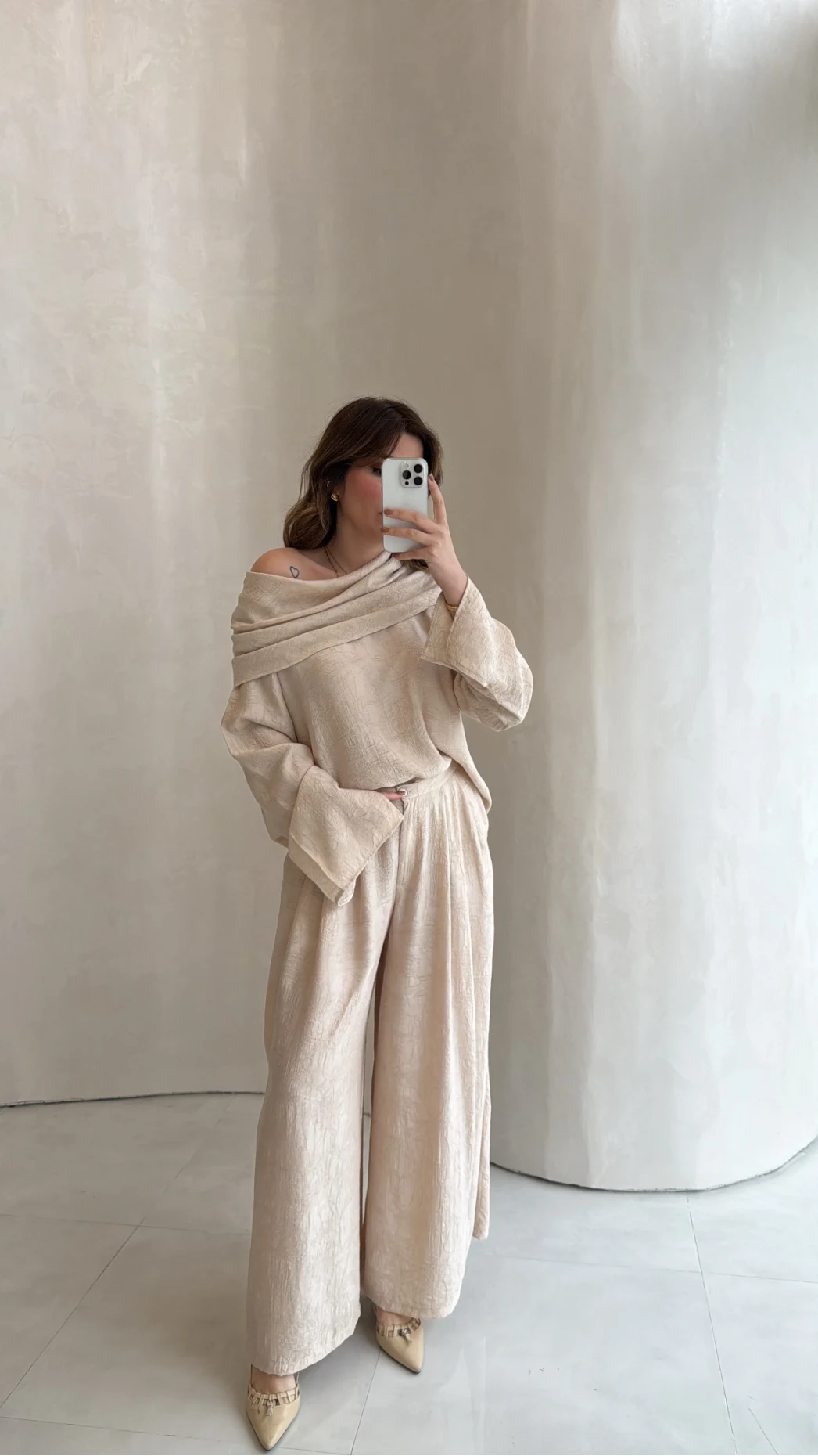 Madonna Yaka Bluz Geniş Paça Pantolon Takım - Taş - Kod: 0957