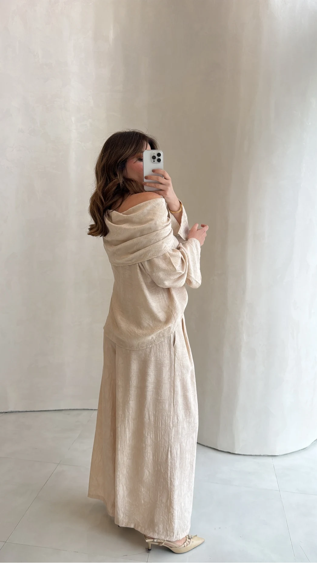 Madonna Yaka Bluz Geniş Paça Pantolon Takım - Taş - Kod: 0957