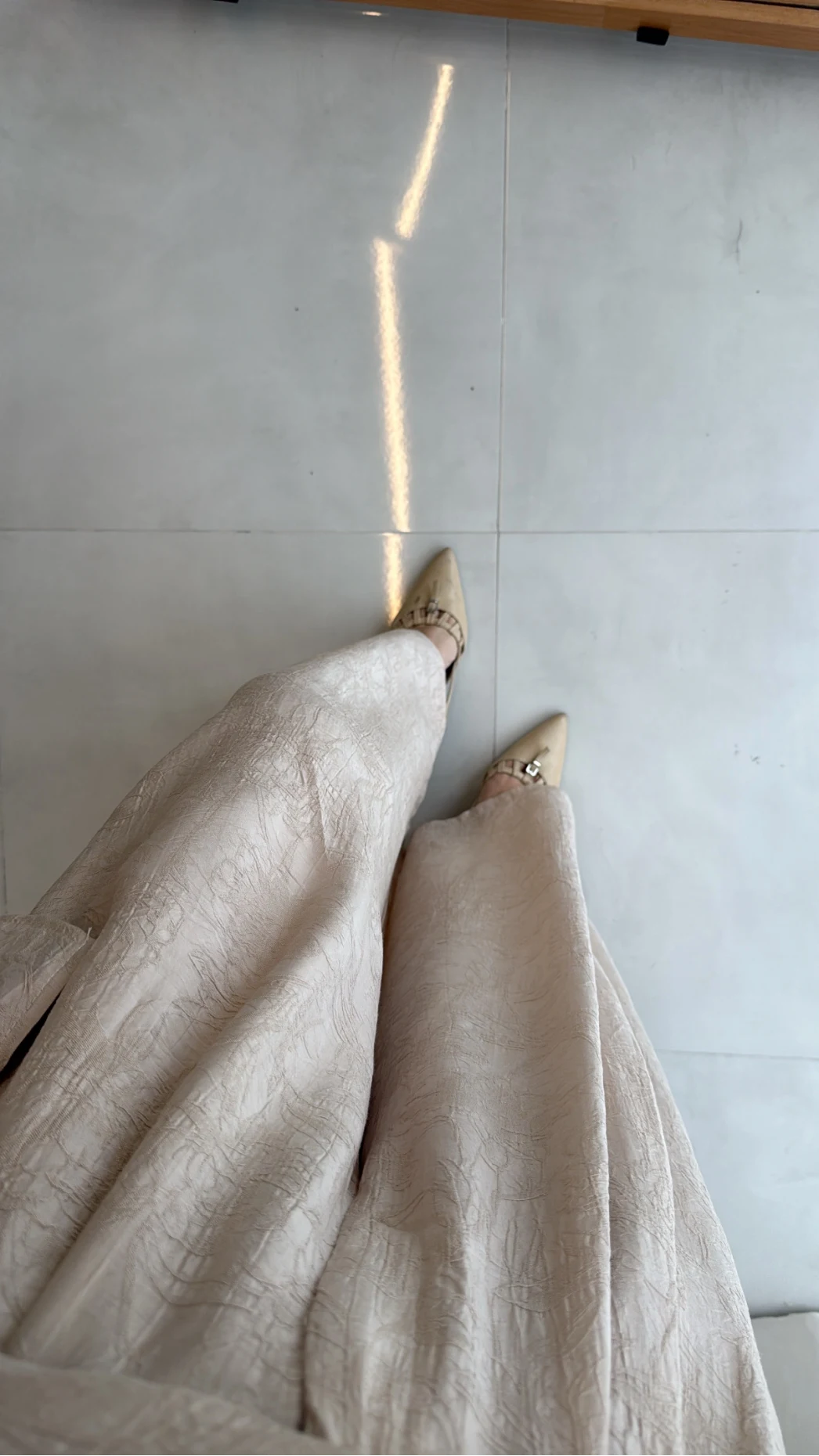 Madonna Yaka Bluz Geniş Paça Pantolon Takım - Taş - Kod: 0957