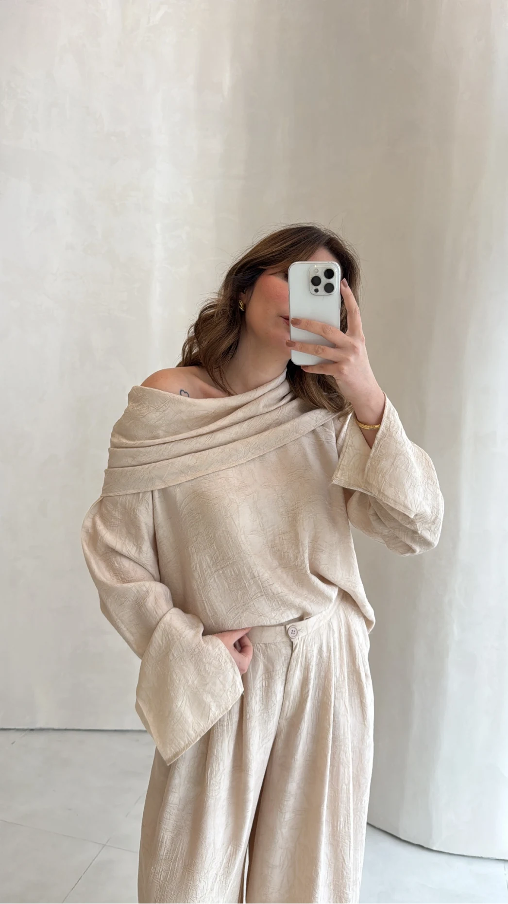 Madonna Yaka Bluz Geniş Paça Pantolon Takım - Taş - Kod: 0957