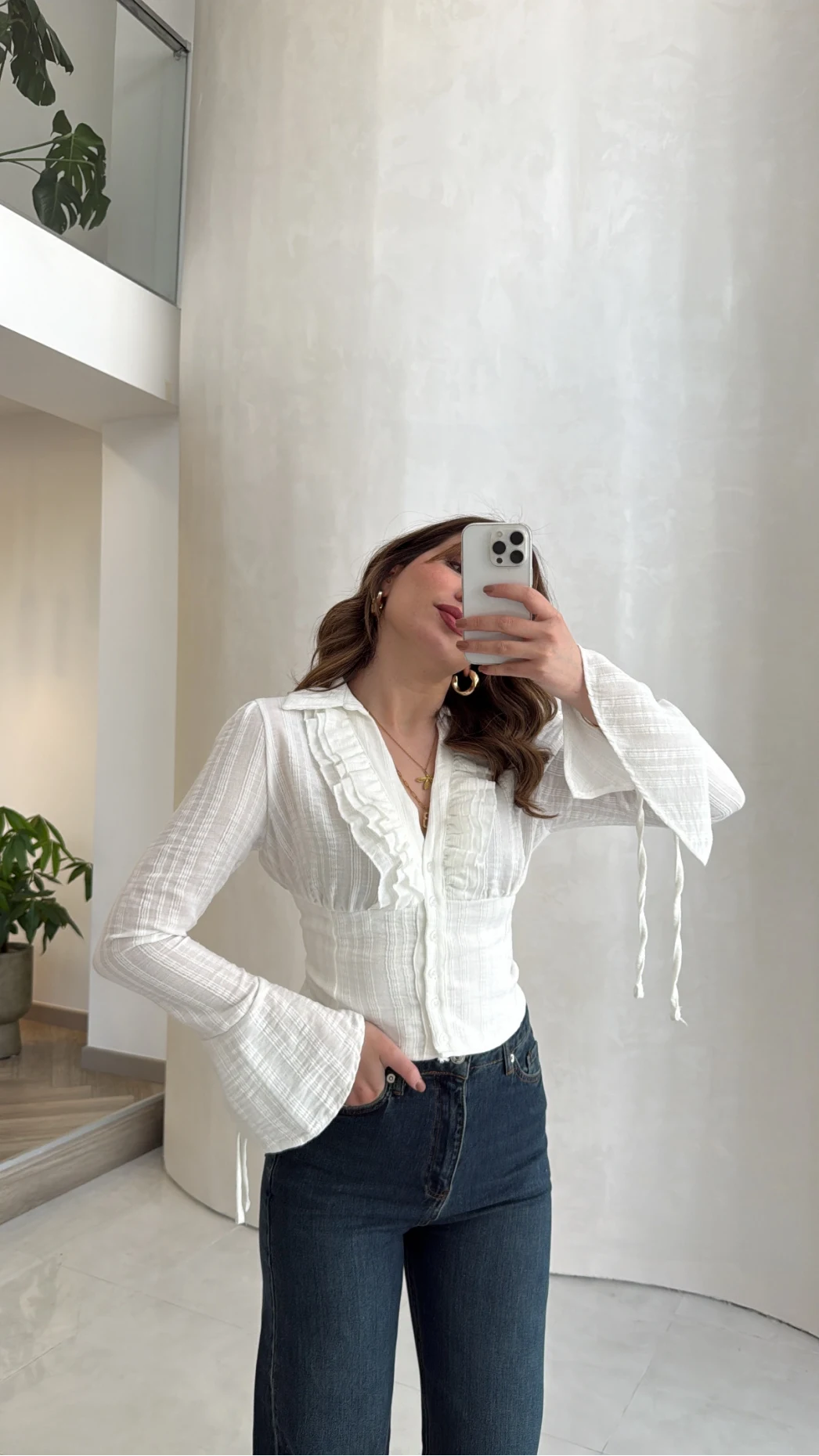 Bele Oturan Fırfırlı Gömlek - Beyaz - Kod: 0983