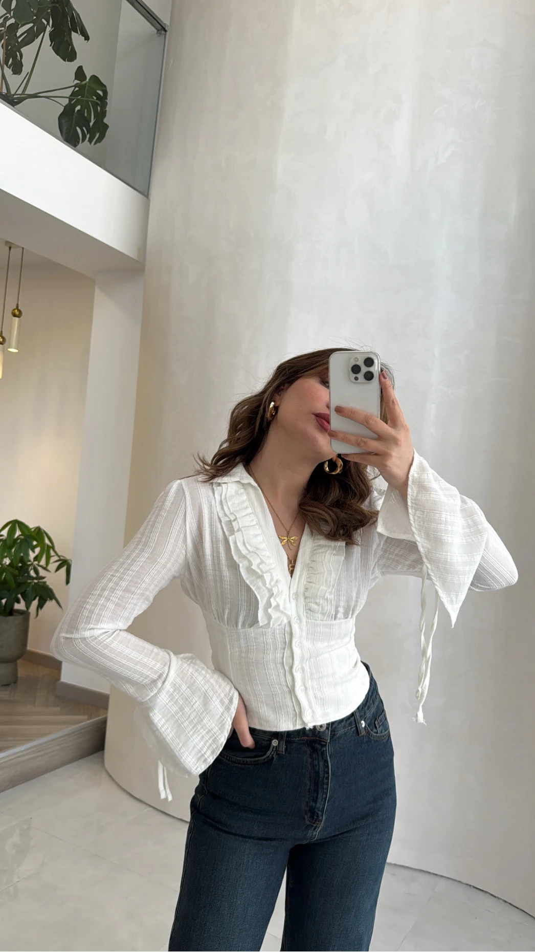 Bele Oturan Fırfırlı Gömlek - Beyaz - Kod: 0983