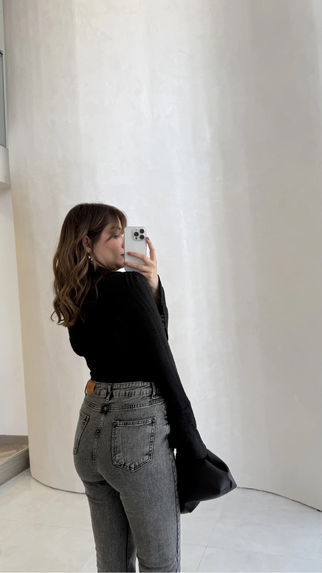 Bele Oturan Fırfırlı Gömlek - Siyah - Kod: 0983