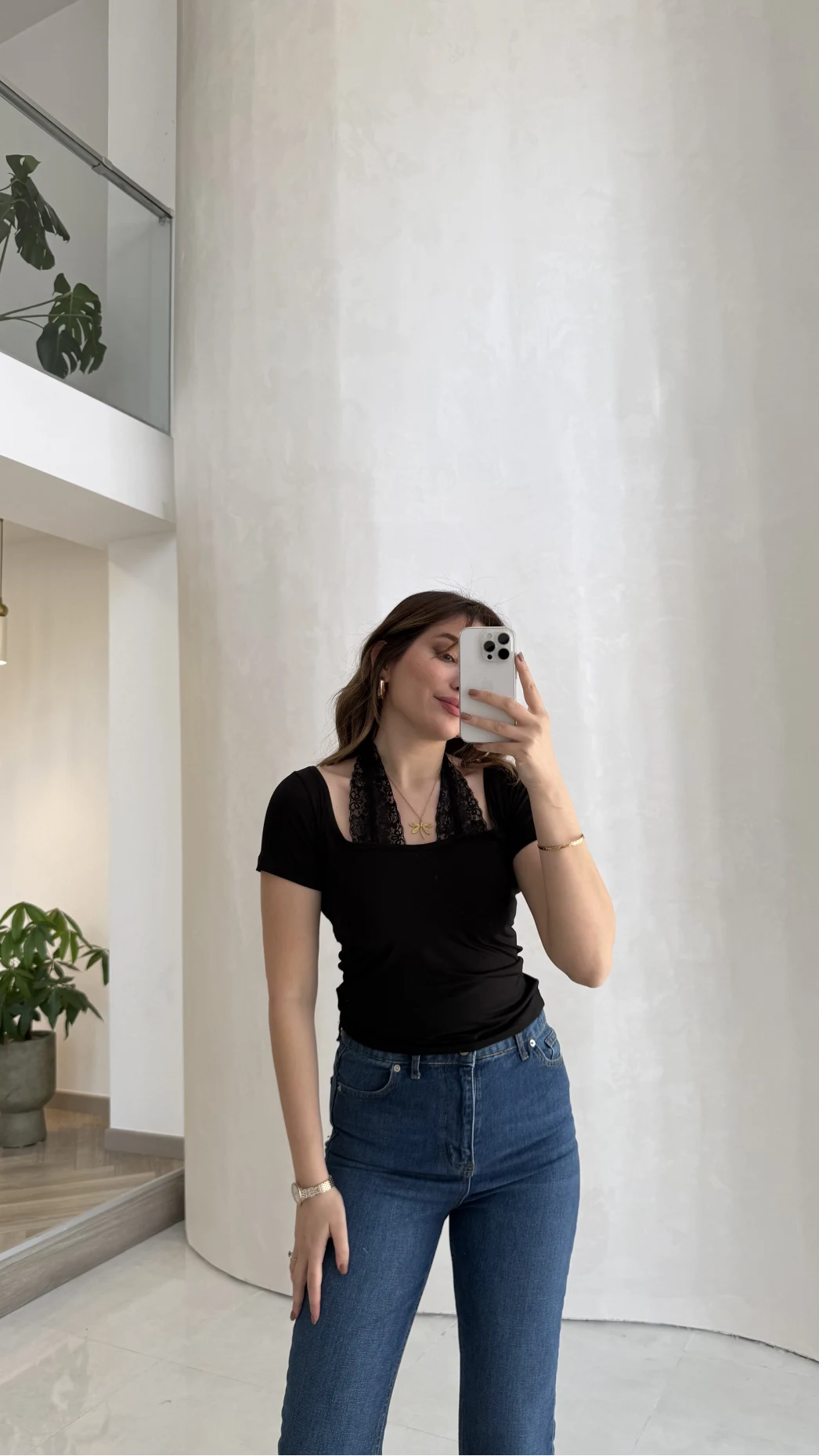 Dantel Boyundan Geçmeli Bluz - Siyah - Kod: 8570