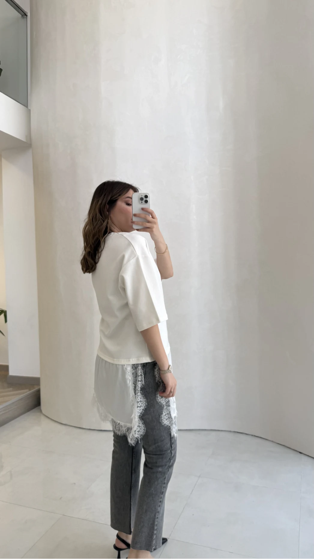 Asimetrik Kesim Dantel Detay T-shirt - Ekru - Kod: 0771