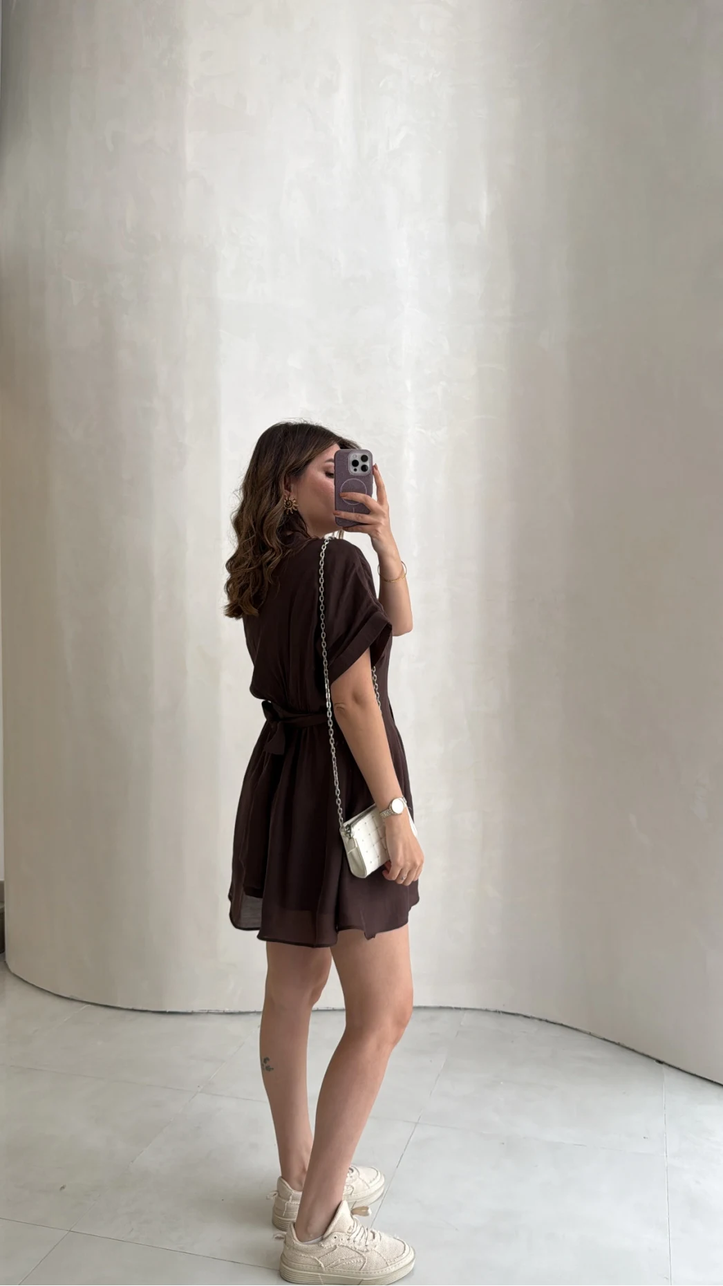 Bele Oturan Kuşaklı V Yaka Düğmeli Mini Elbise - Acı Kahve - Kod: 3080