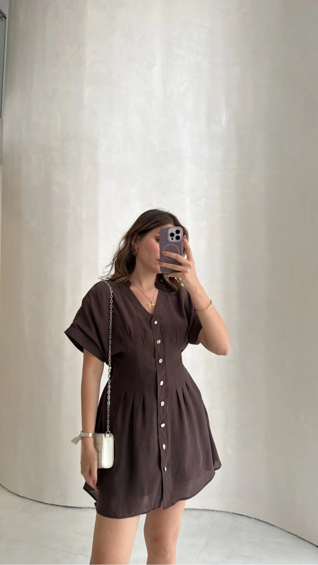 Bele Oturan Kuşaklı V Yaka Düğmeli Mini Elbise - Acı Kahve - Kod: 3080