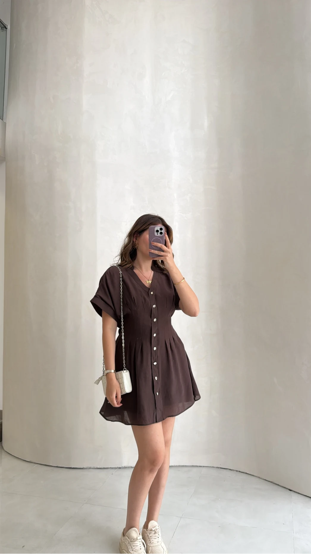 Bele Oturan Kuşaklı V Yaka Düğmeli Mini Elbise - Acı Kahve - Kod: 3080