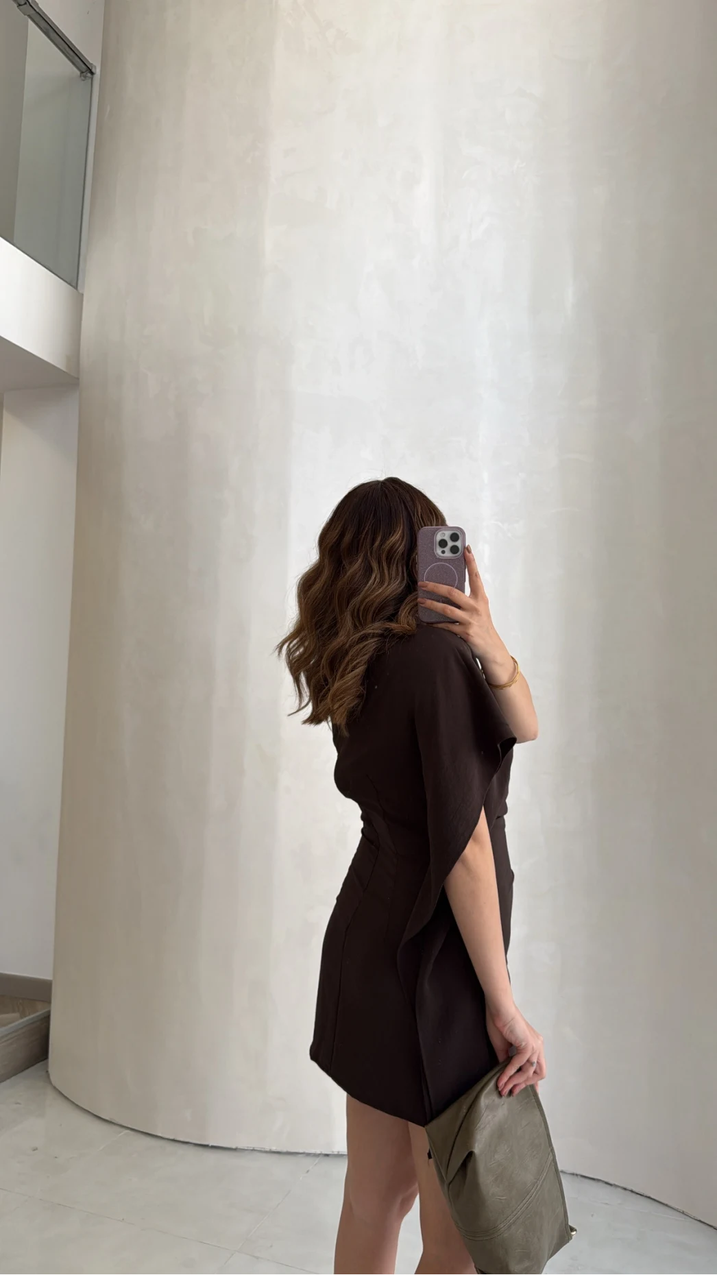 Maria Yandan Büzgülü Tokalı Mini Elbise - Kahve - Kod: 8265