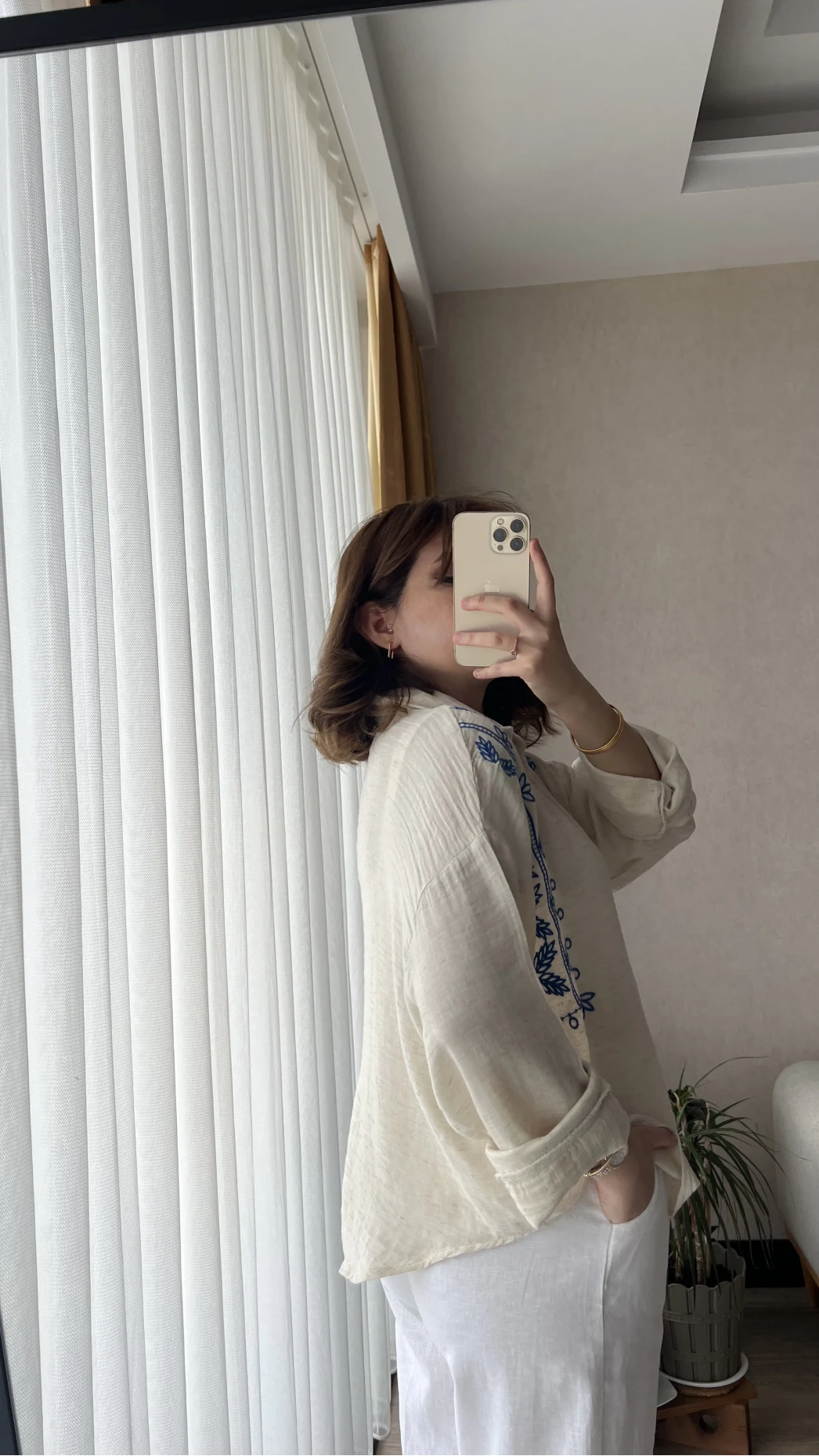 Aramis Nakış Detay Krem Gömlek