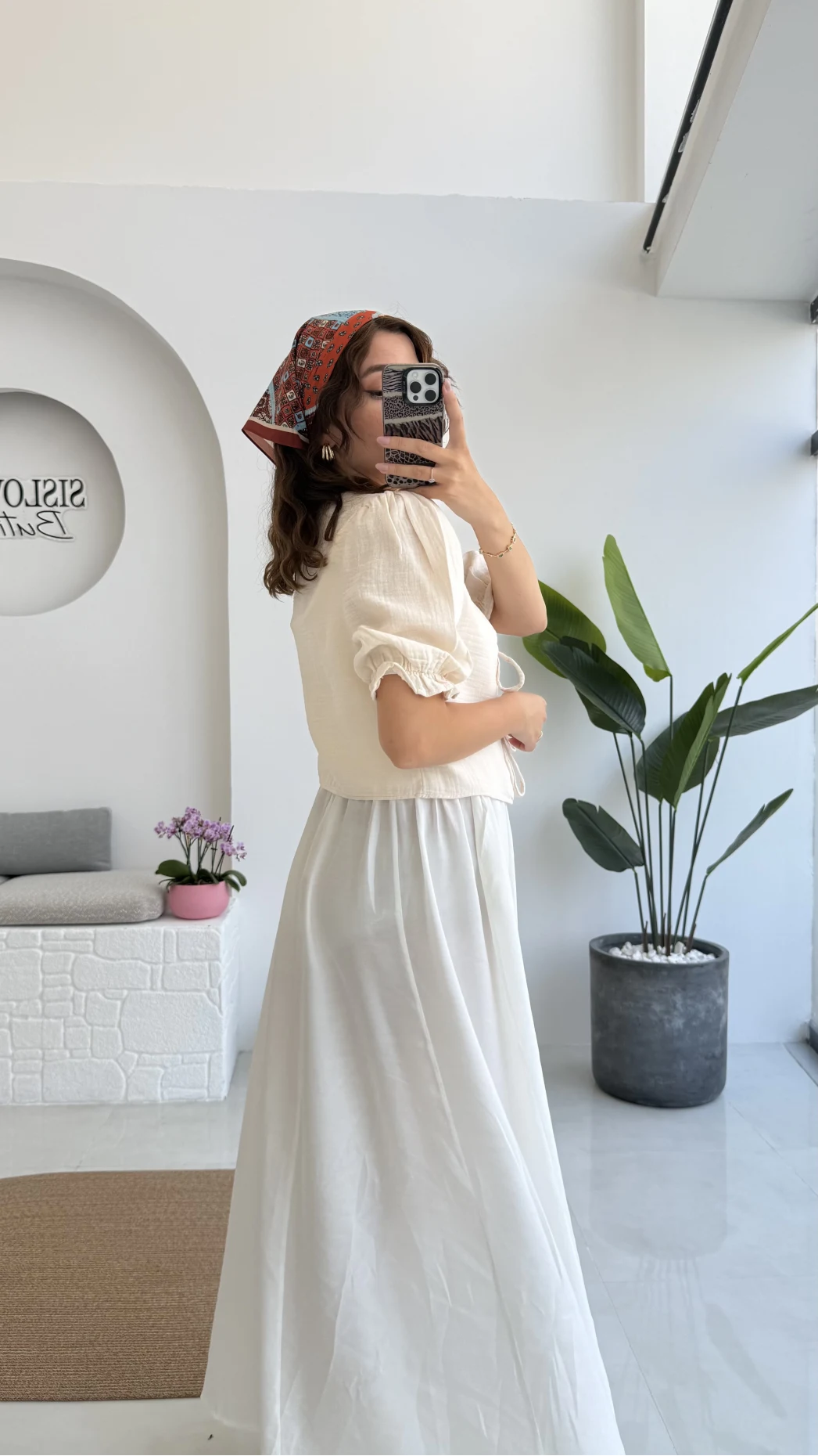 1017 - Arin Kolu Lastik Detay Bluz - Taş