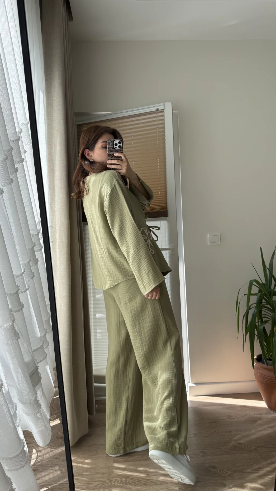 Bella Müslin Nakışlı Takım Haki