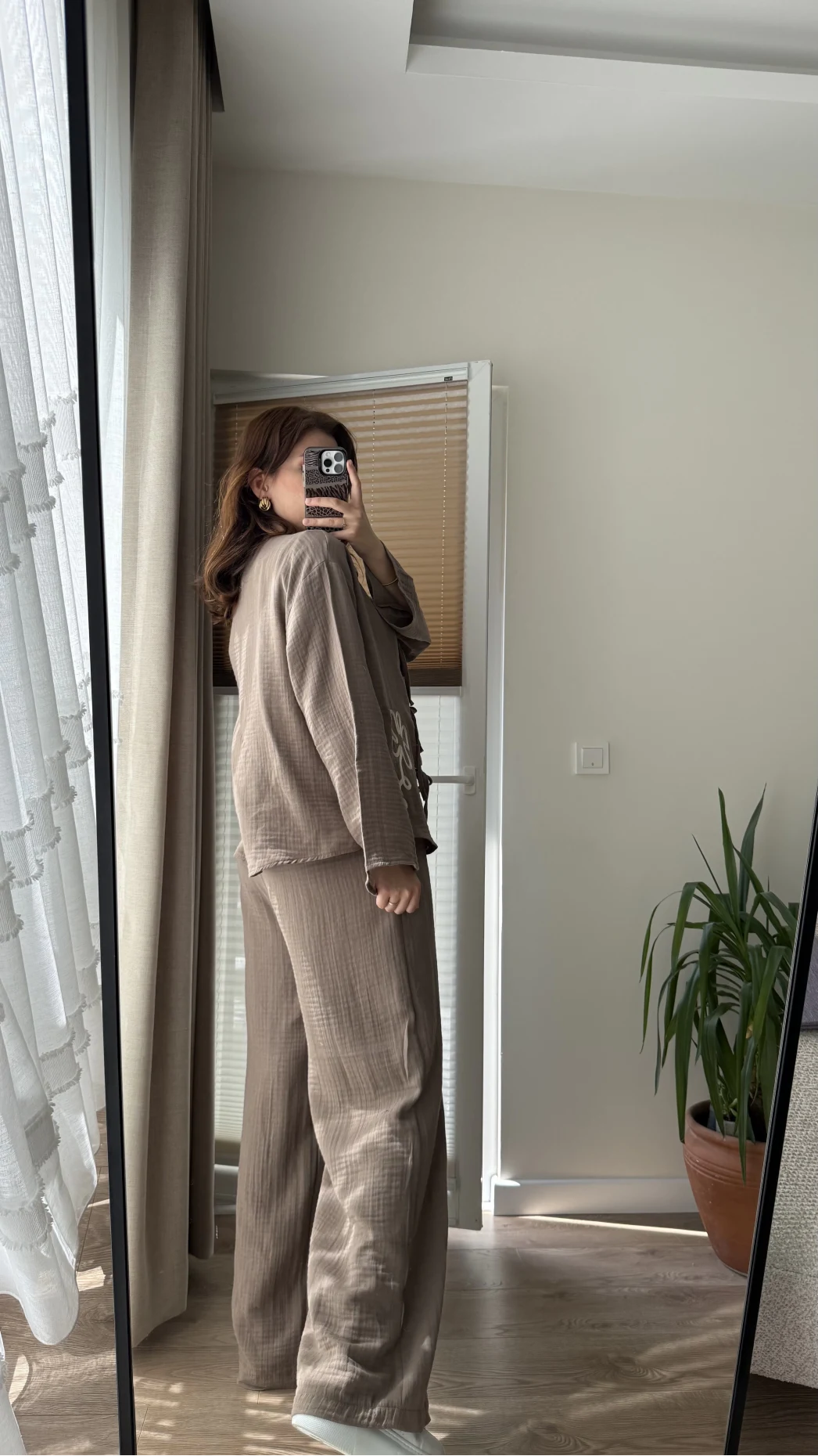 Bella Müslin Nakışlı Takım Vizon