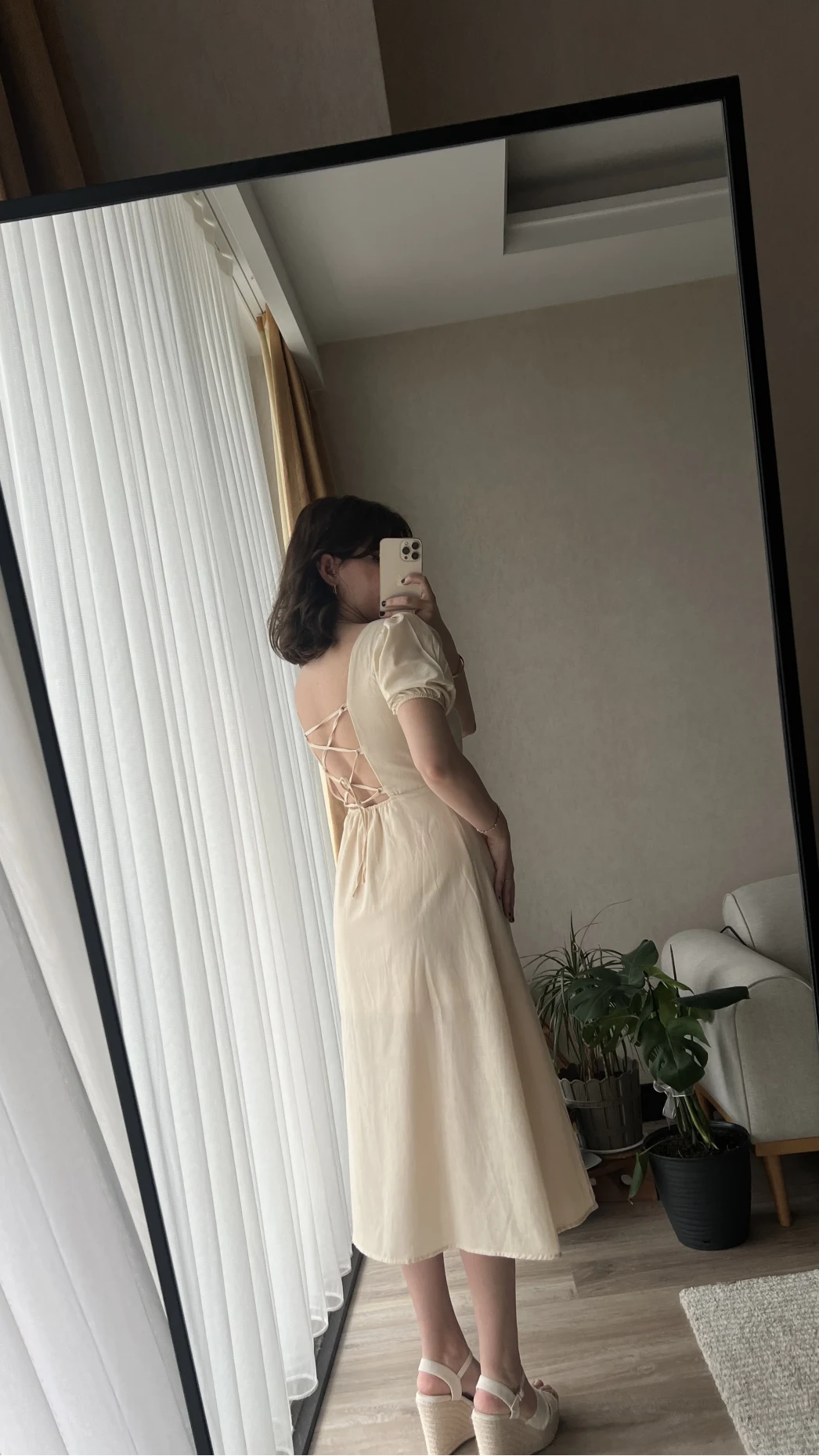 Betty Krem Sırtı Çapraz Keten Elbise