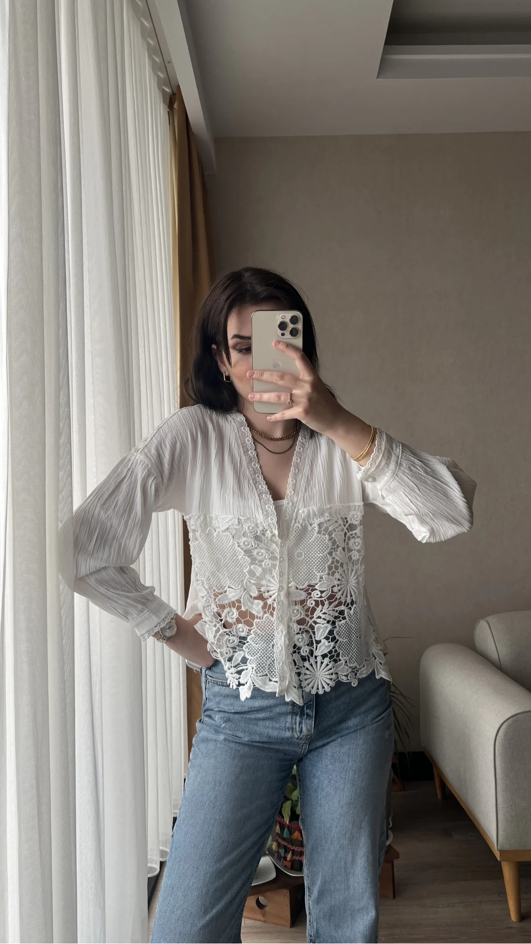 Beyaz Dantelli Gömlek