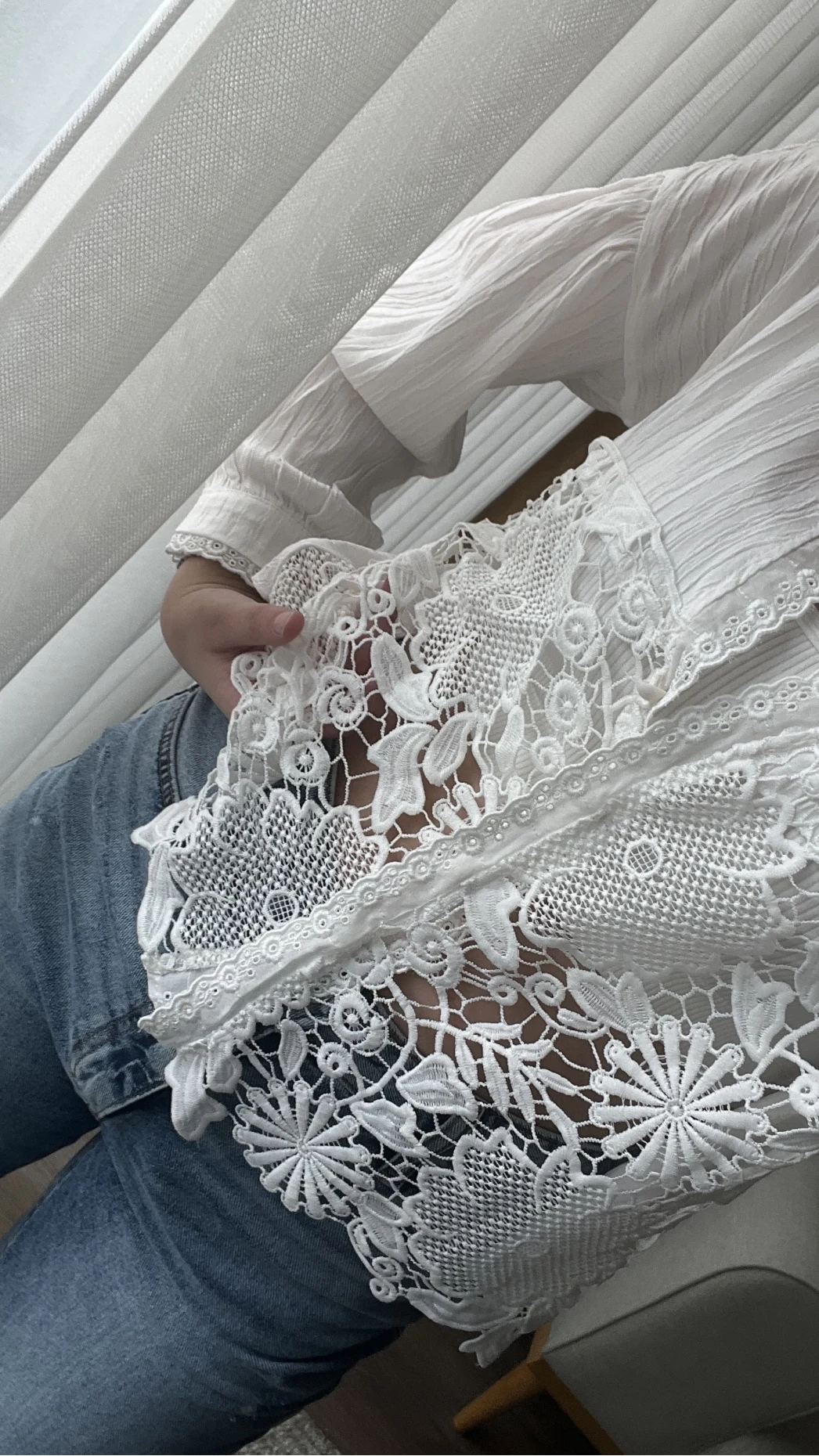 Beyaz Dantelli Gömlek