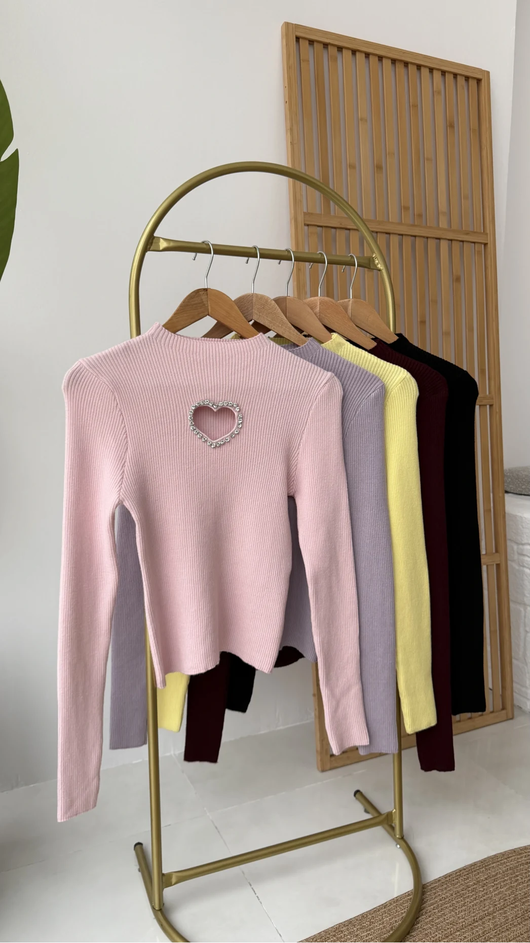 Dekolteli Kalp Detay Taşlı Triko Body - Pembe - Kod: 4810