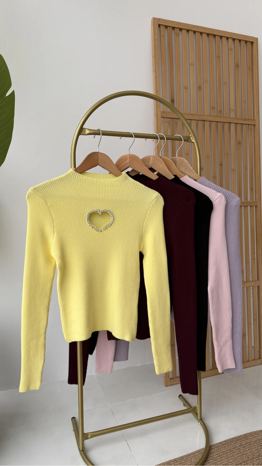 Dekolteli Kalp Detay Taşlı Triko Body - Sarı - Kod: 4810