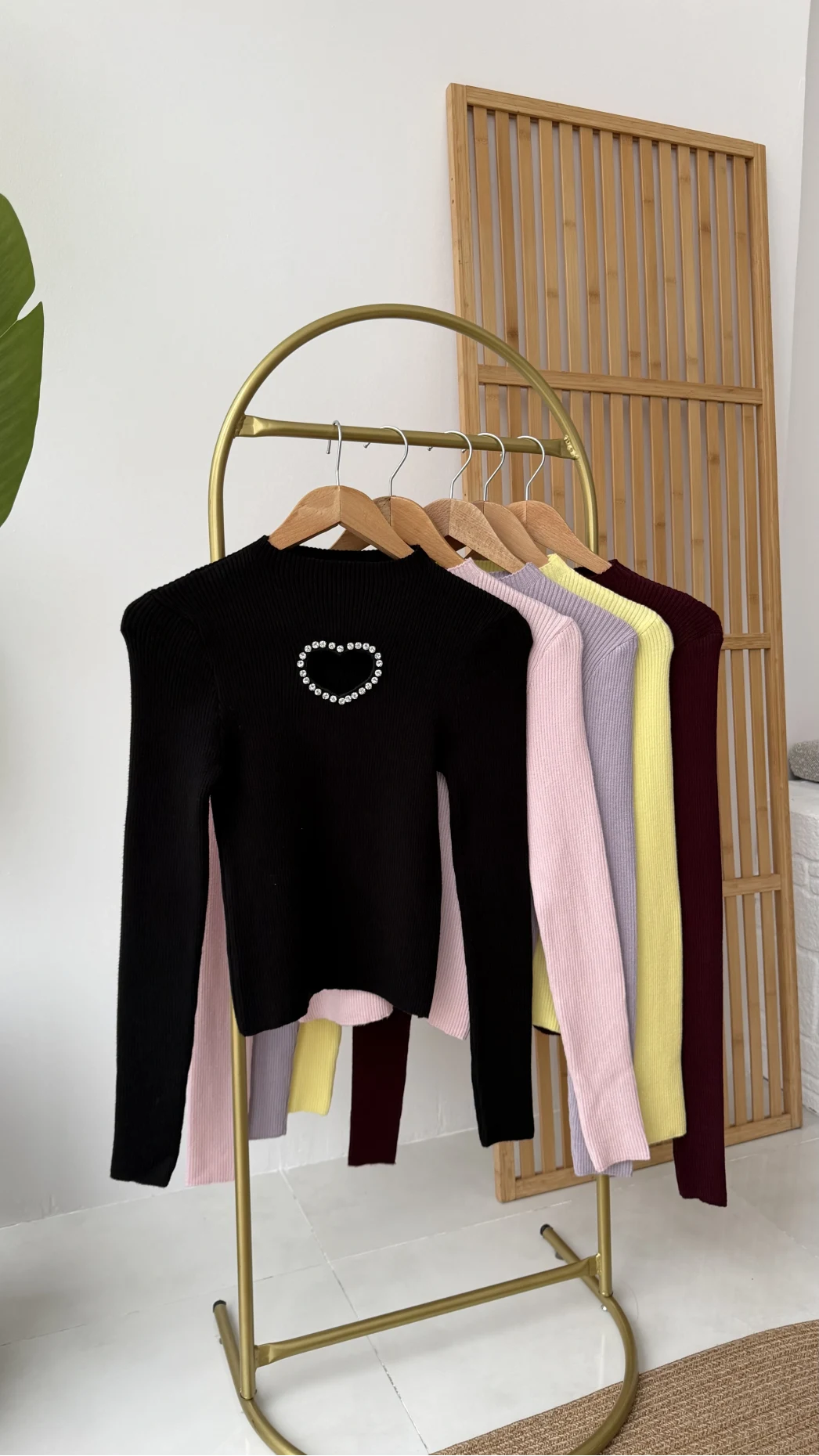 Dekolteli Kalp Detay Taşlı Triko Body - Siyah - Kod: 4810