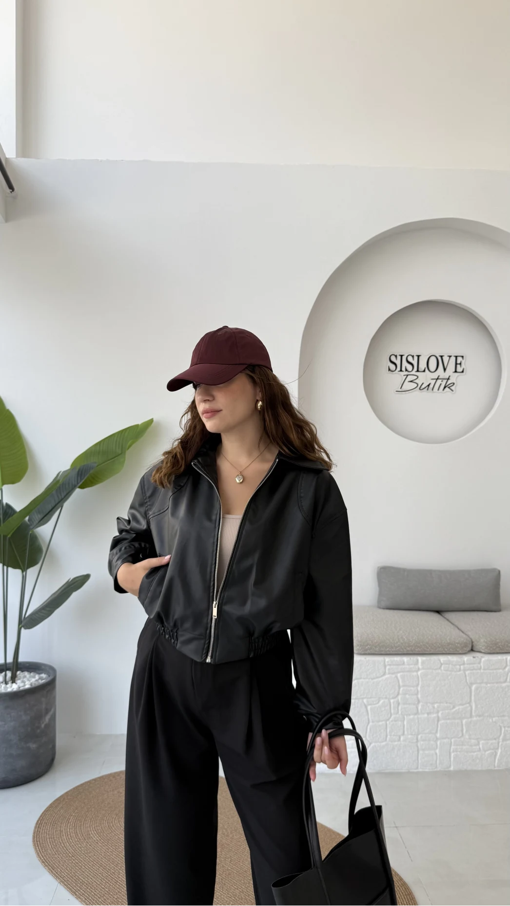 Dolly Beli Lastikli Kısa Deri Ceket - Siyah