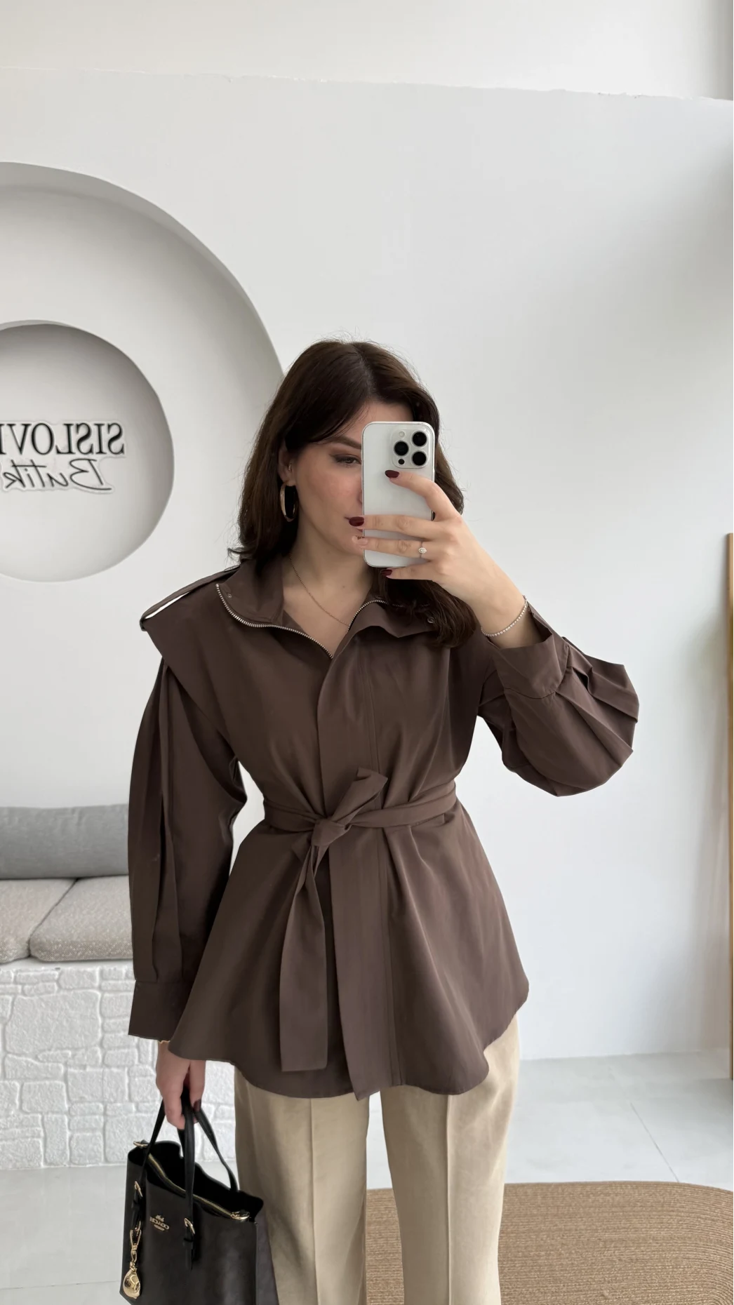 Emris Dik Yaka Geniş Omuzlu Kuşaklı Trenç - Acı Kahve - Kod: 7623